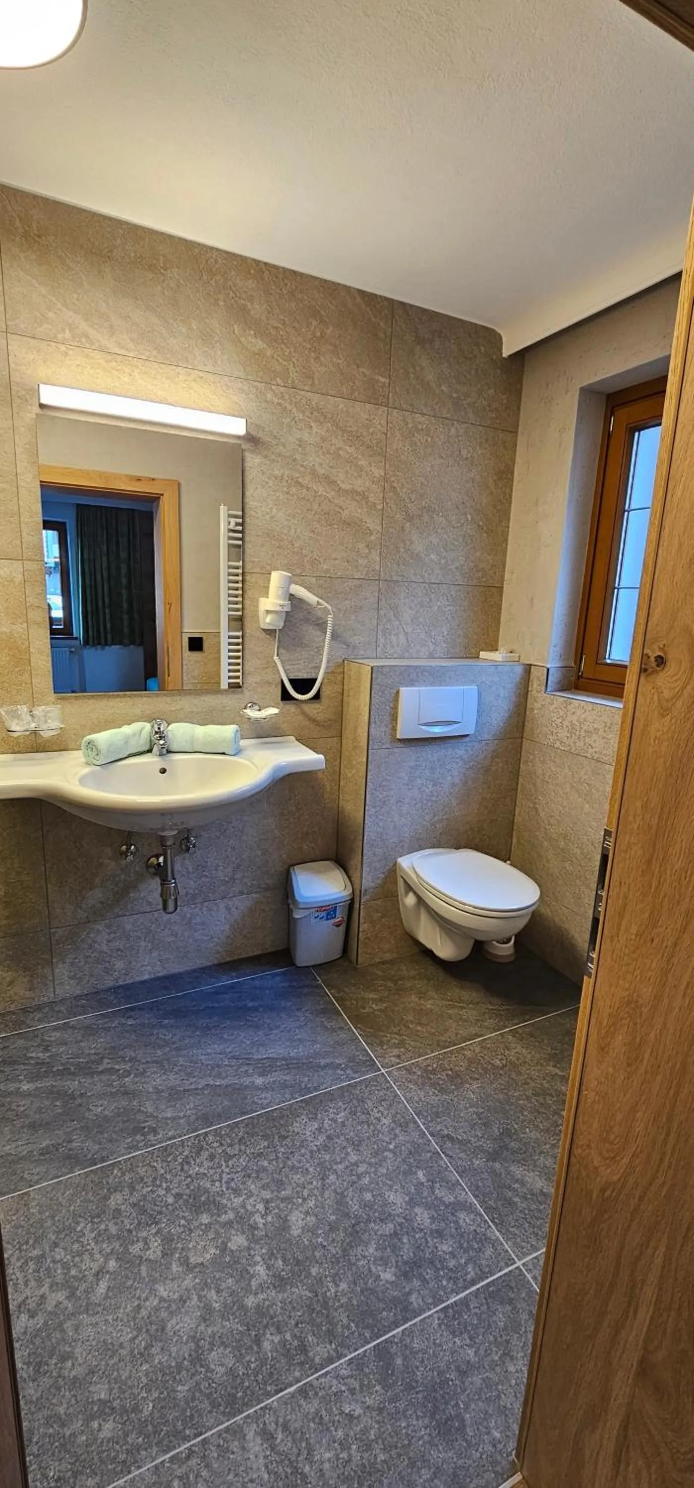 Toilet in Hotel-Garni Pramstraller