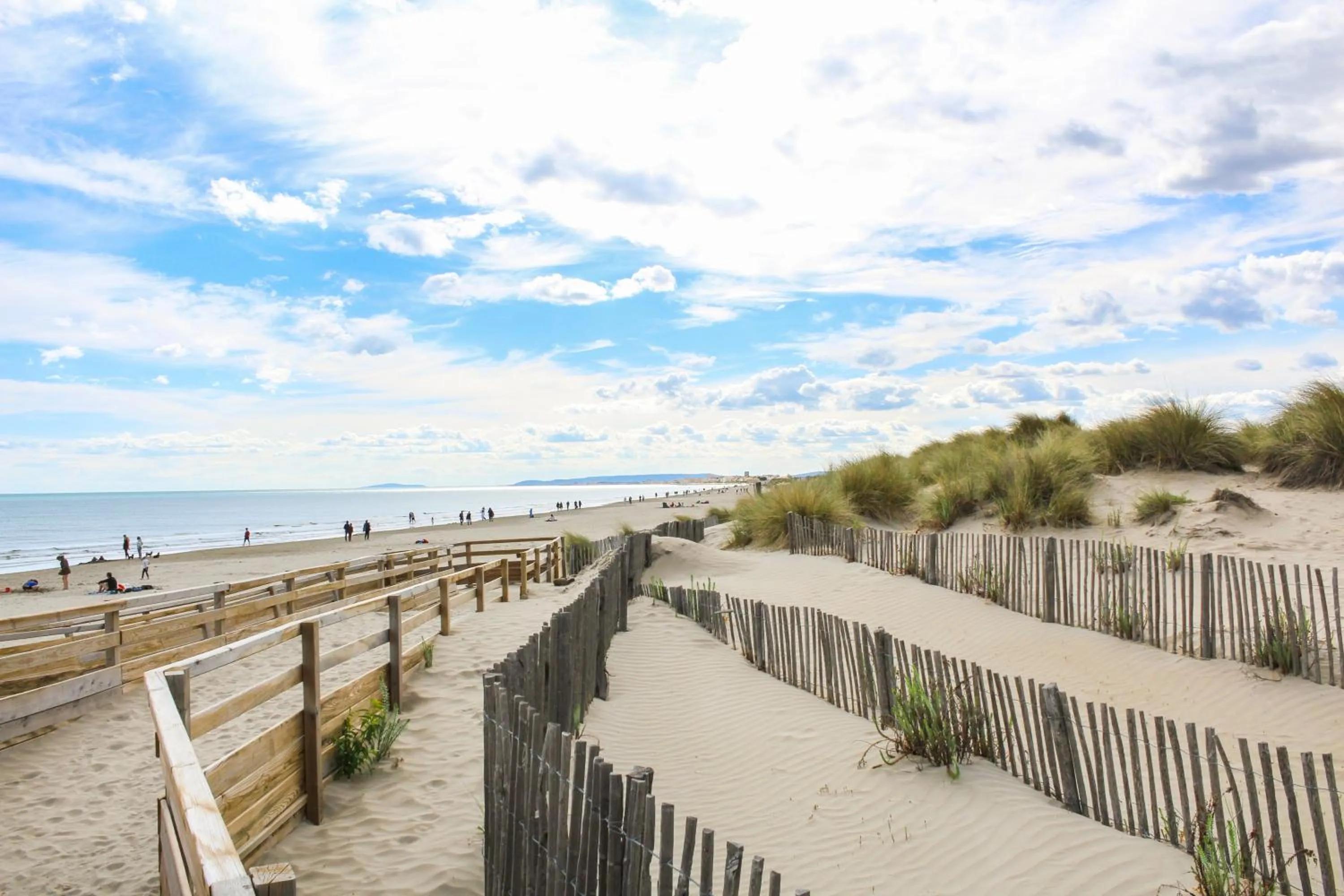 Beach in hotelF1 Montpellier Sud
