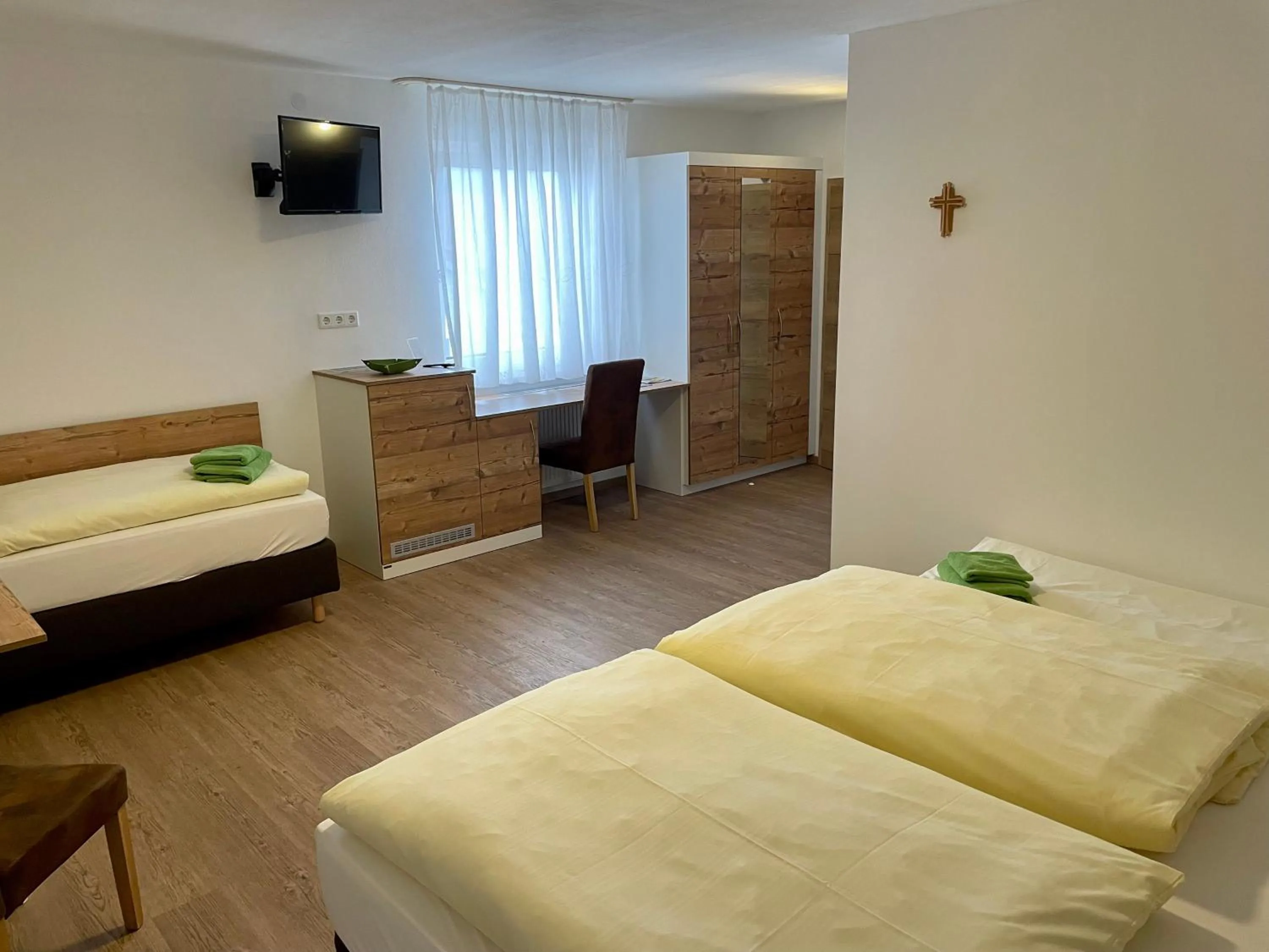 Photo of the whole room, Bed in Römercastell Wirtshaus & Hotel