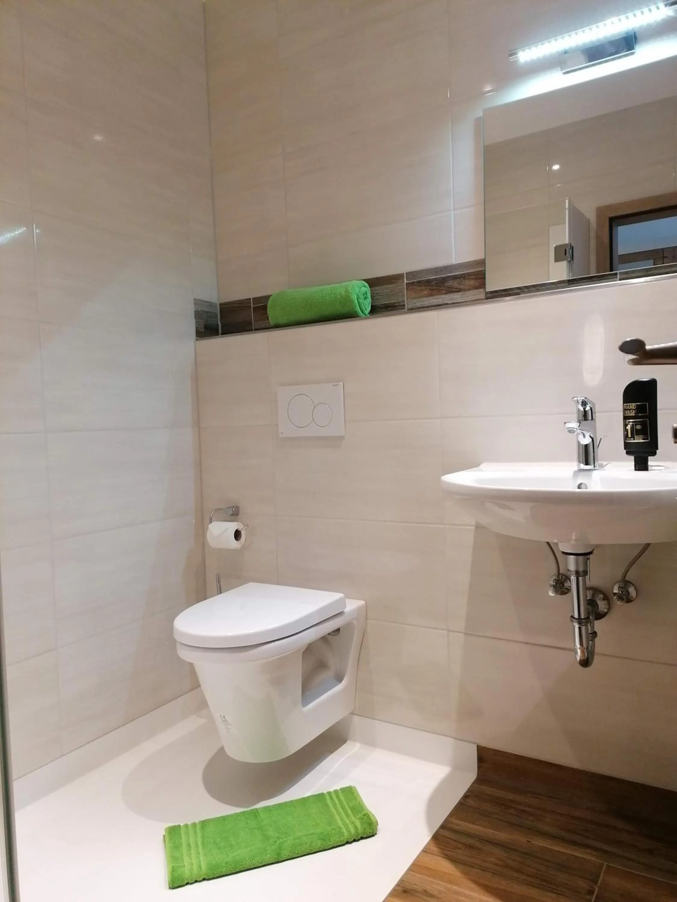 Toilet in Römercastell Wirtshaus & Hotel