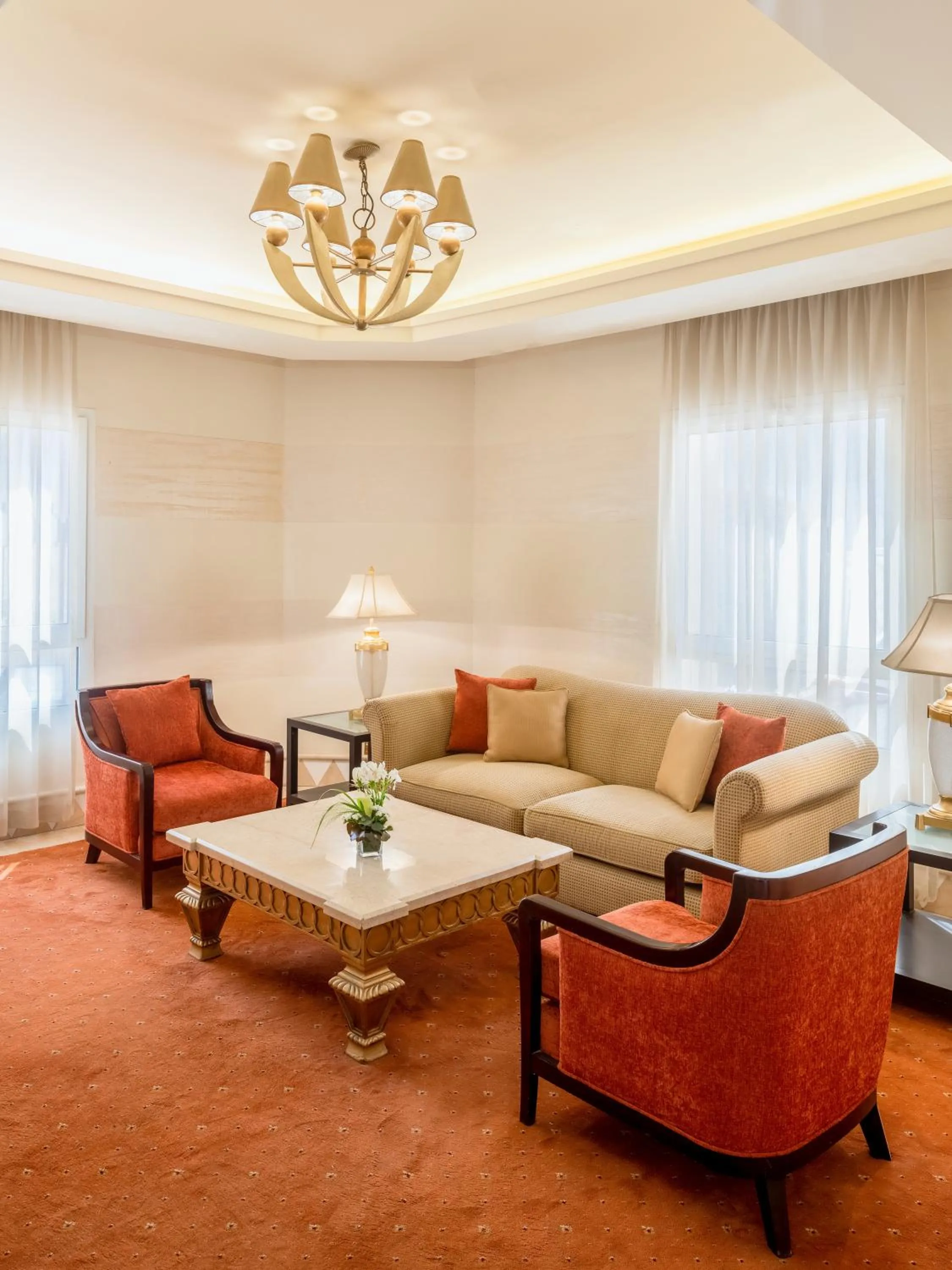 Living room in Mövenpick Hotel Doha