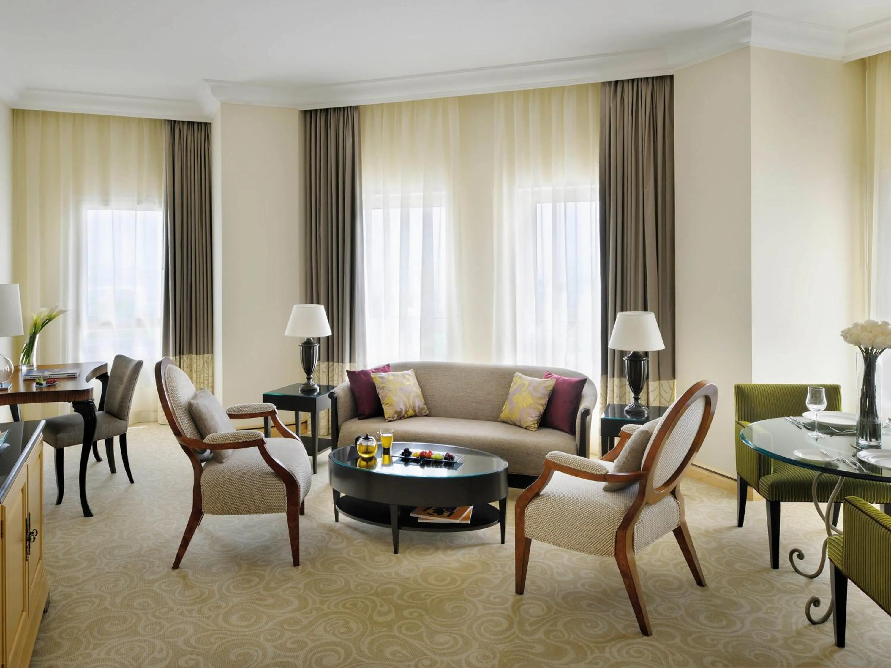 Living room in Mövenpick Hotel Doha