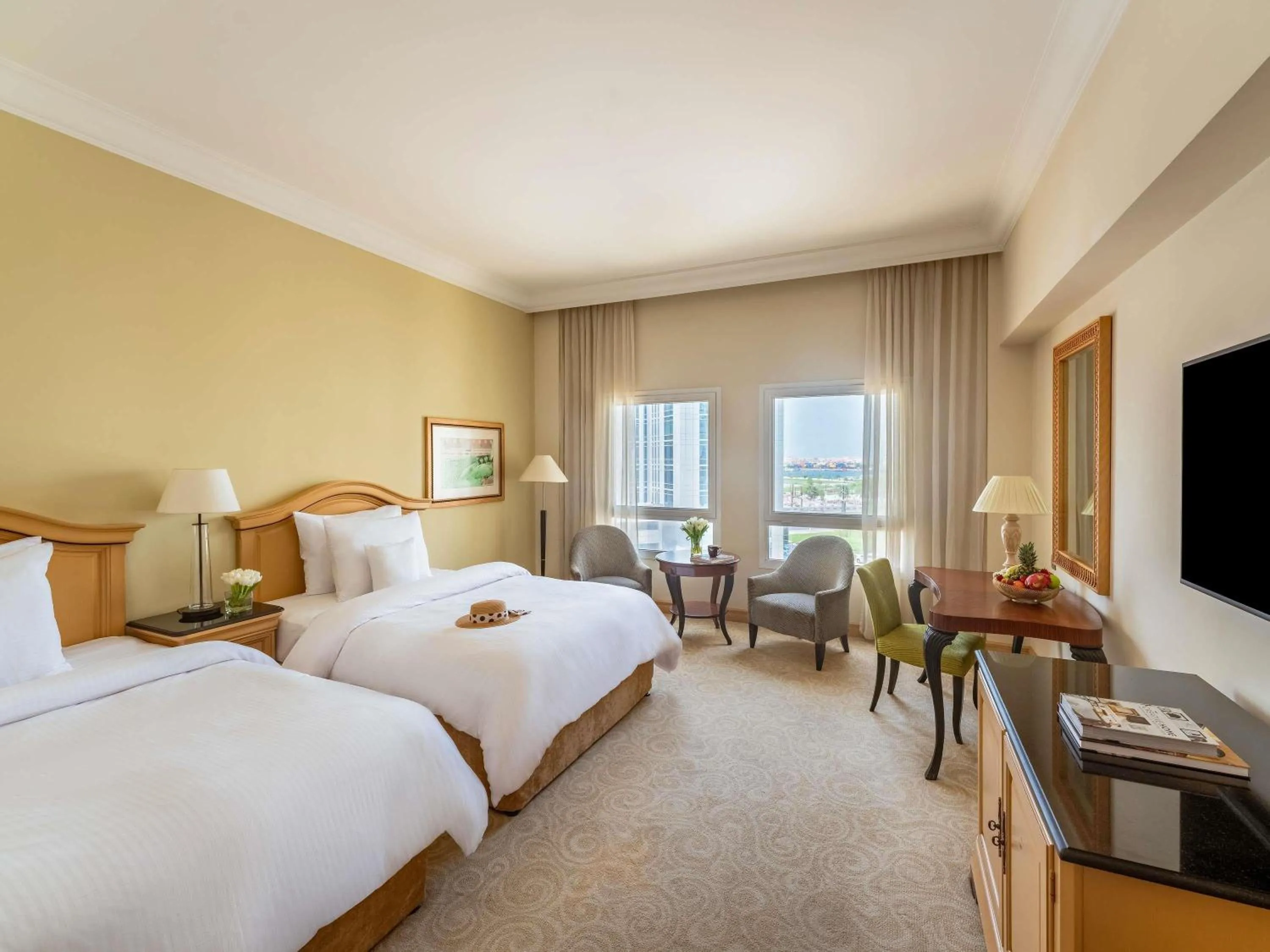 Bedroom, Bed in Mövenpick Hotel Doha