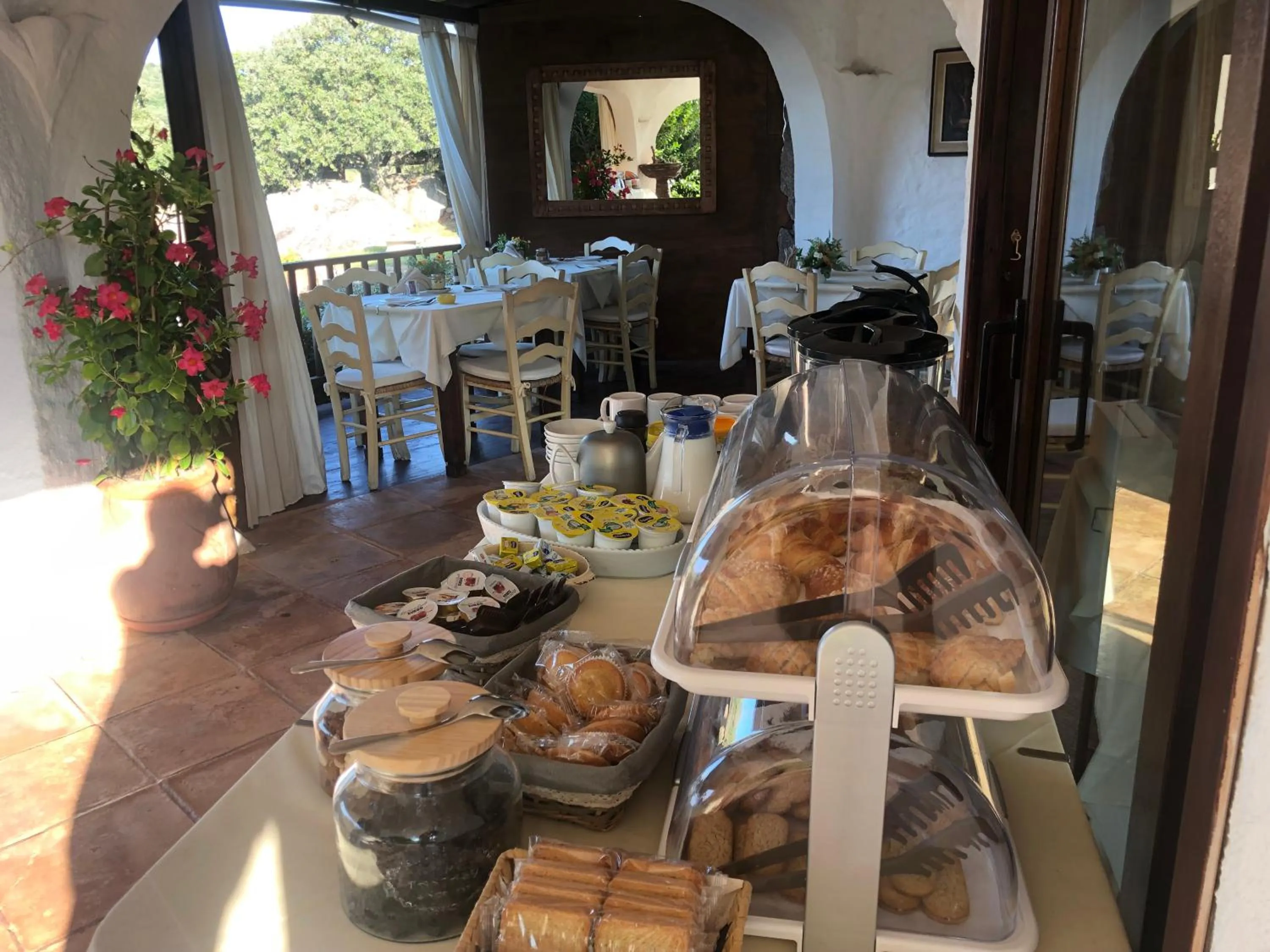 Buffet breakfast in B&B Villa Aurora