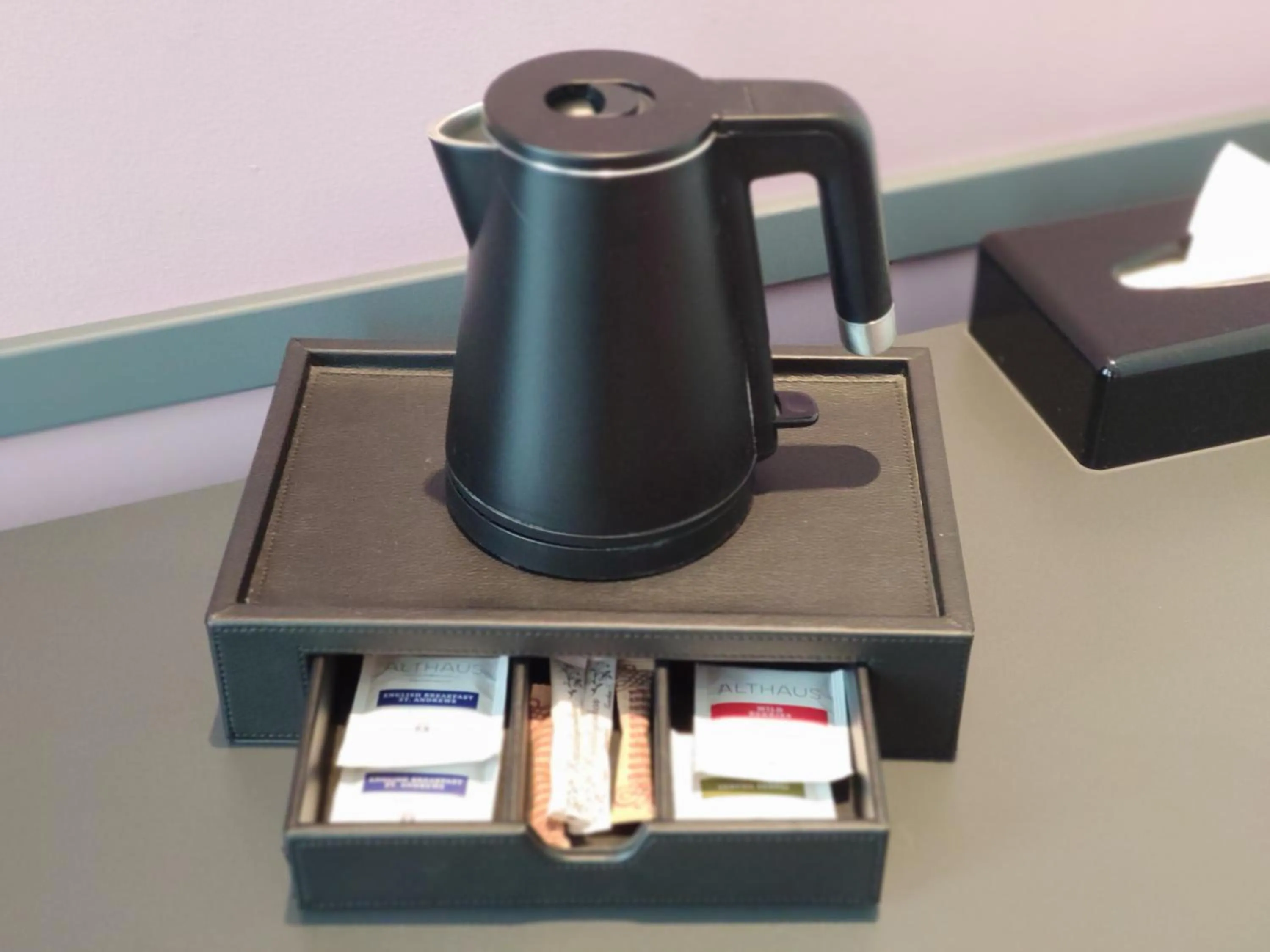 Coffee/tea facilities in Alice Hotel