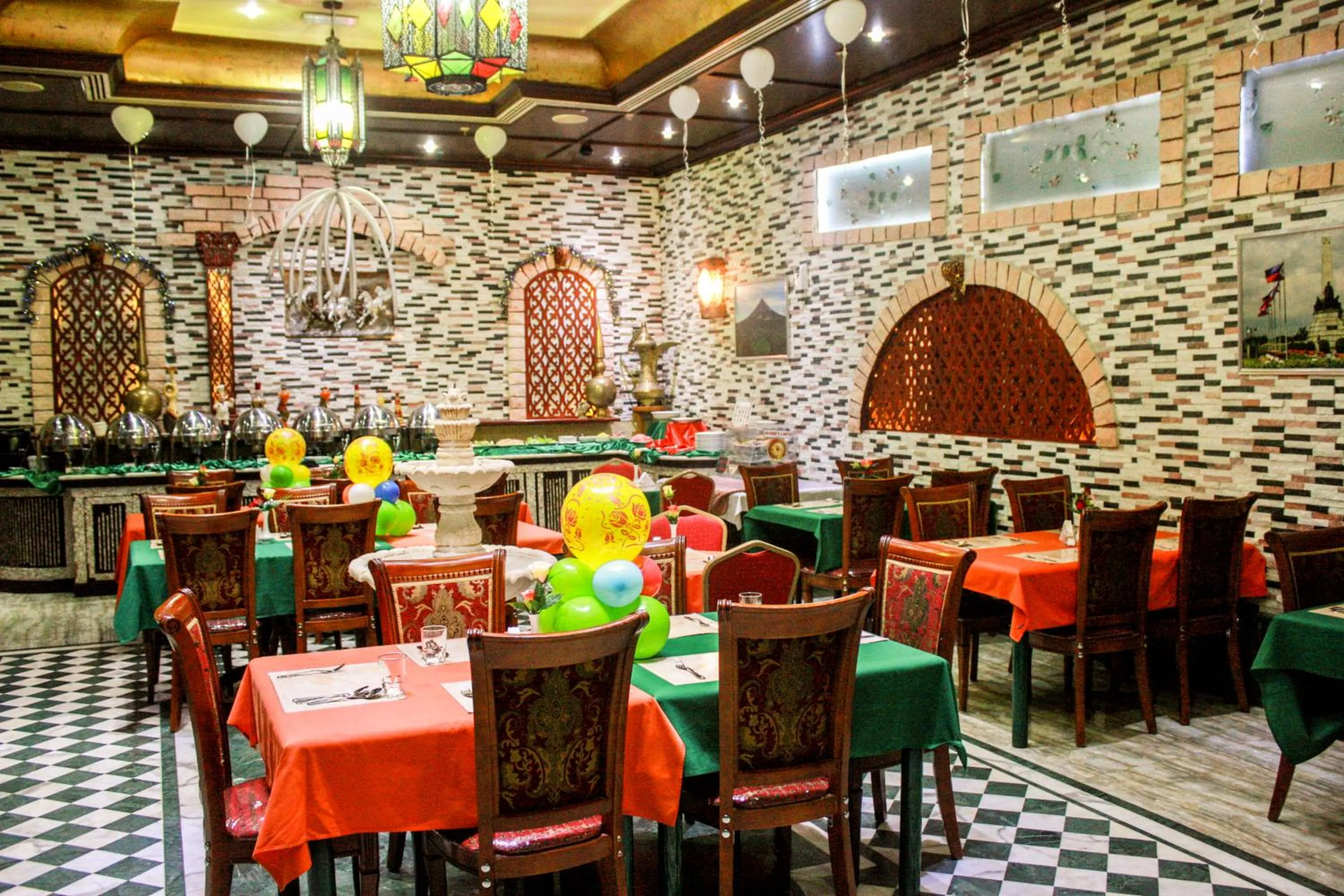 Restaurant/Places to Eat in Grand Mayfair Hotel