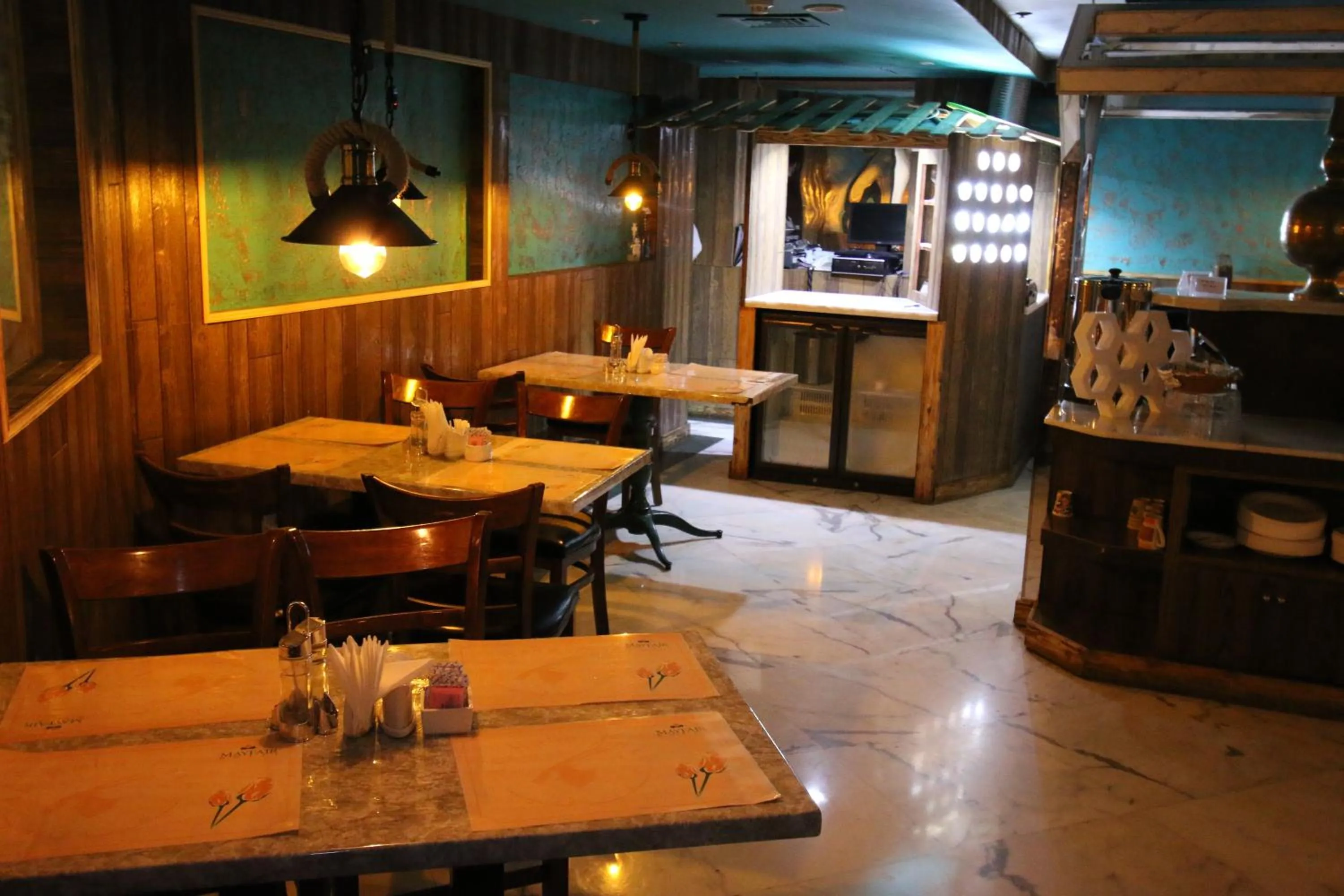 Restaurant/Places to Eat in Grand Mayfair Hotel