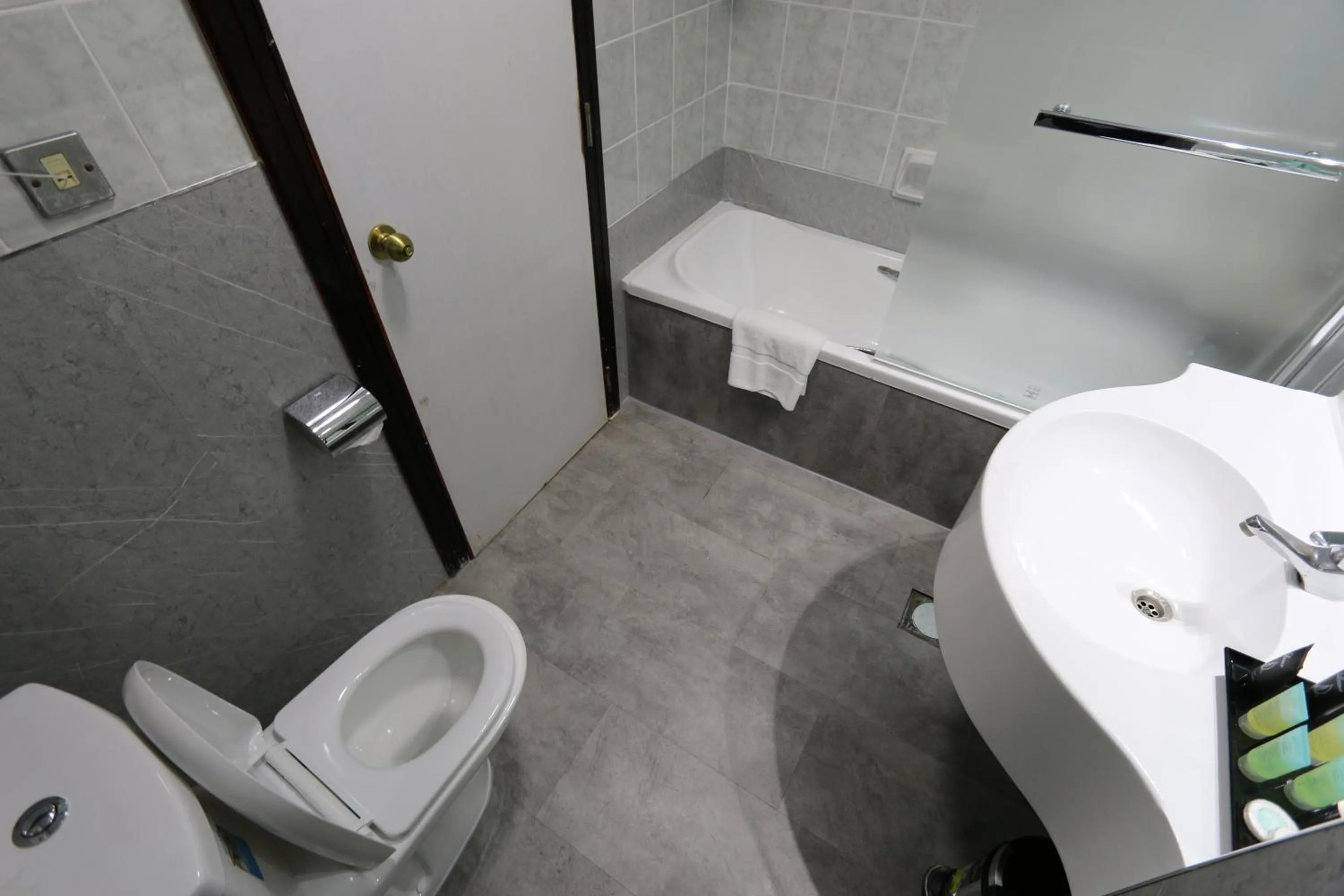 Shower, Bathroom in Grand Mayfair Hotel