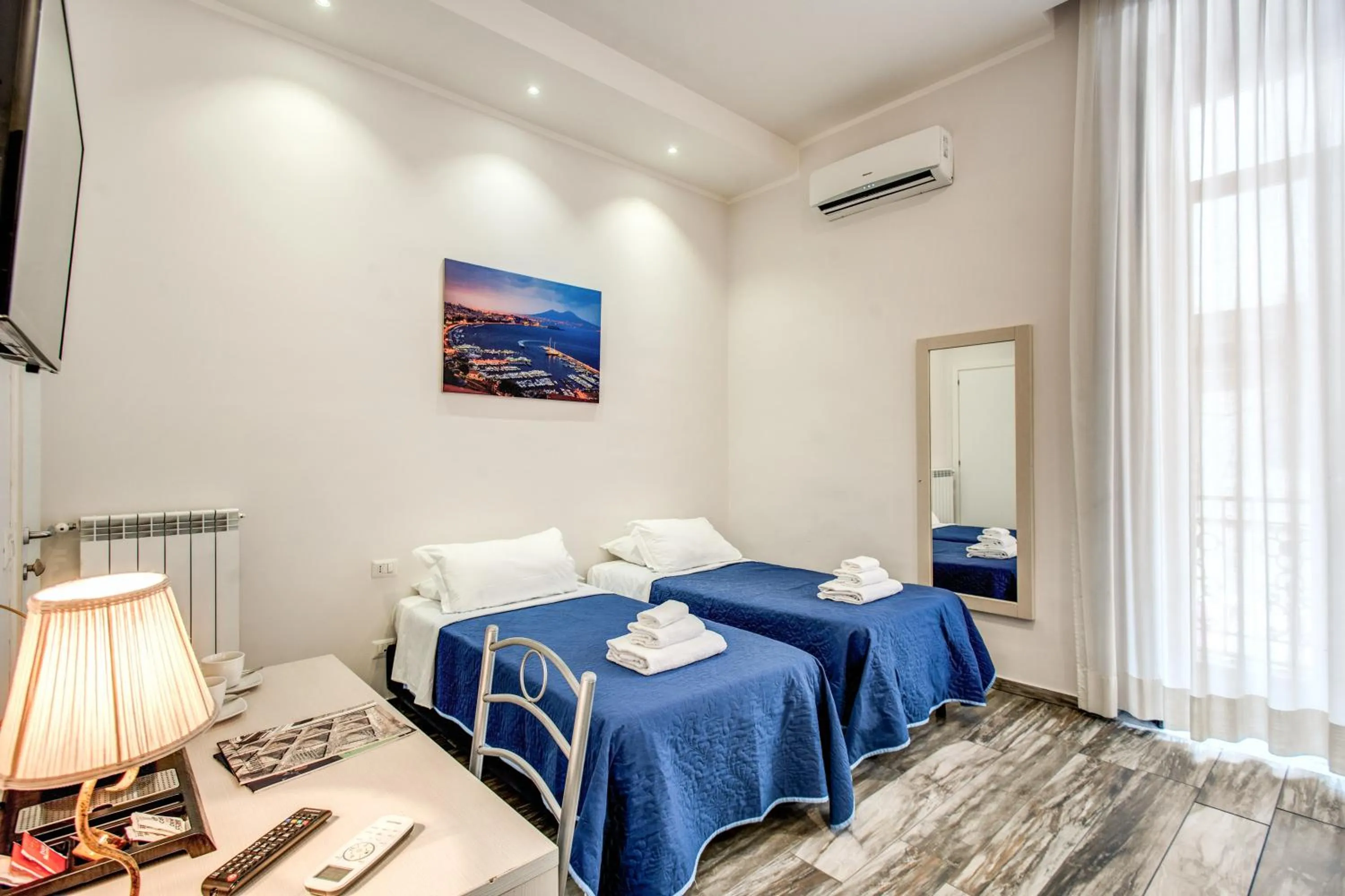 Bedroom, Bed in Napoli's Gold