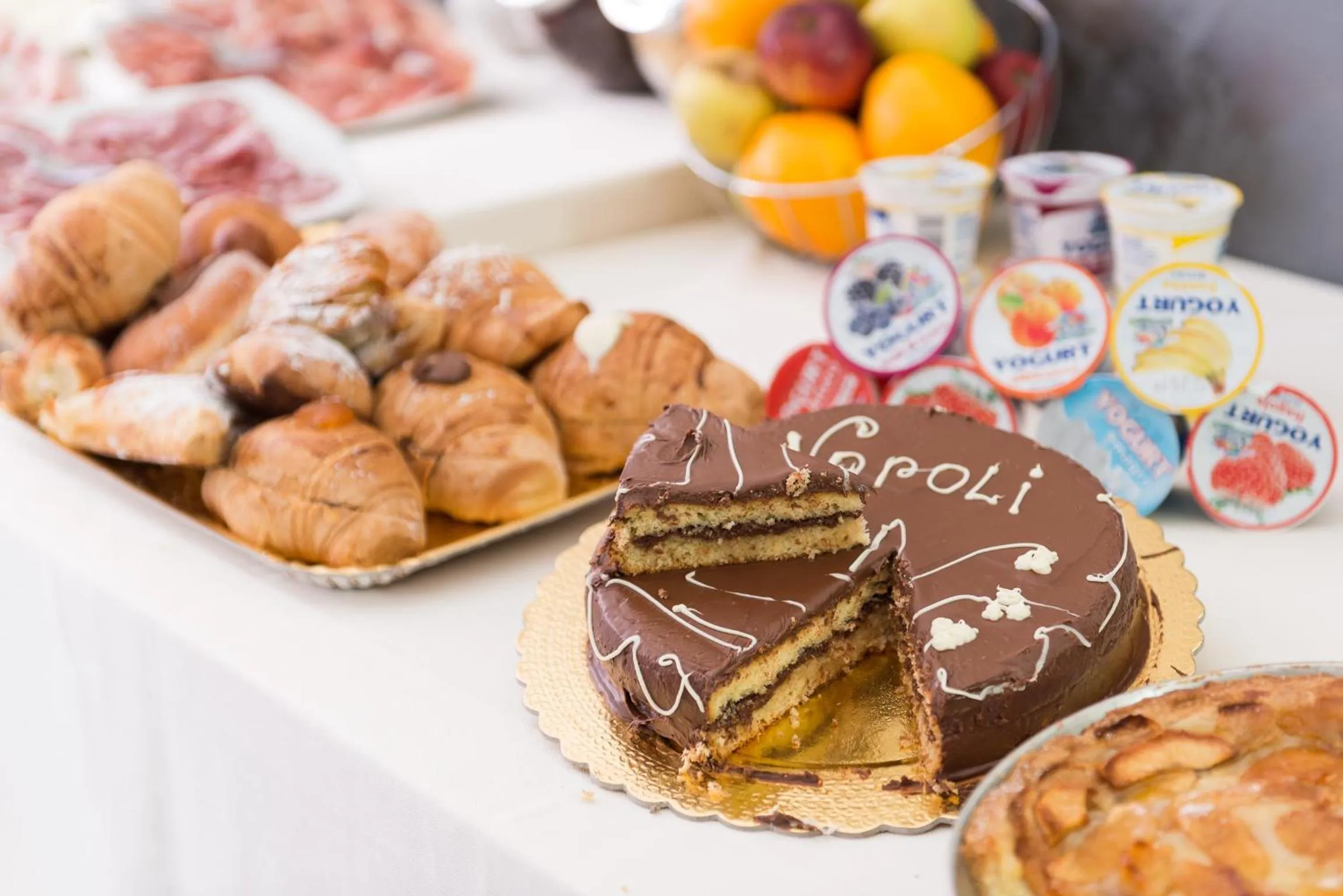 Breakfast in Napoli's Gold