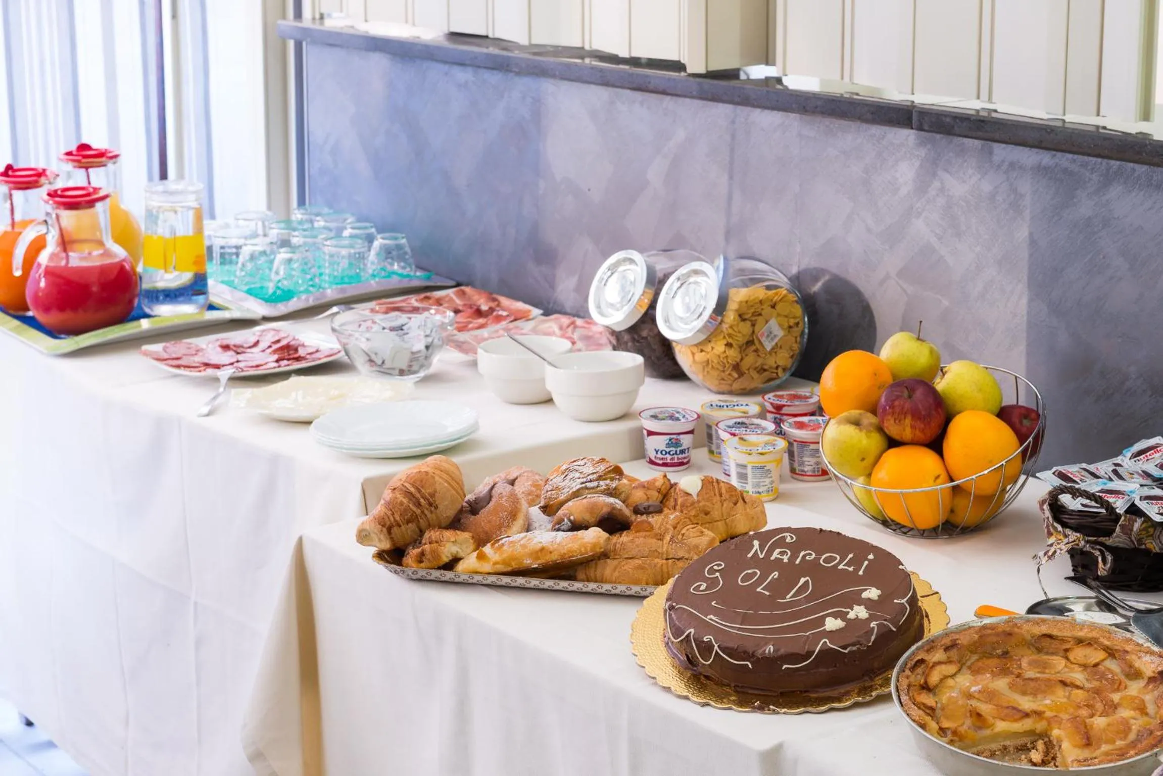 Breakfast in Napoli's Gold