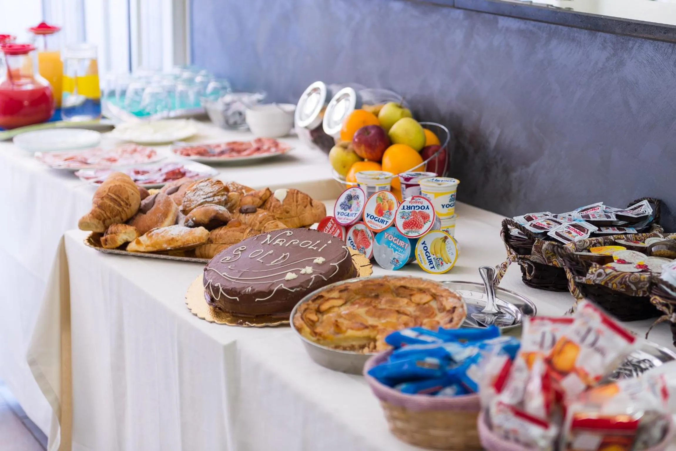 Breakfast in Napoli's Gold