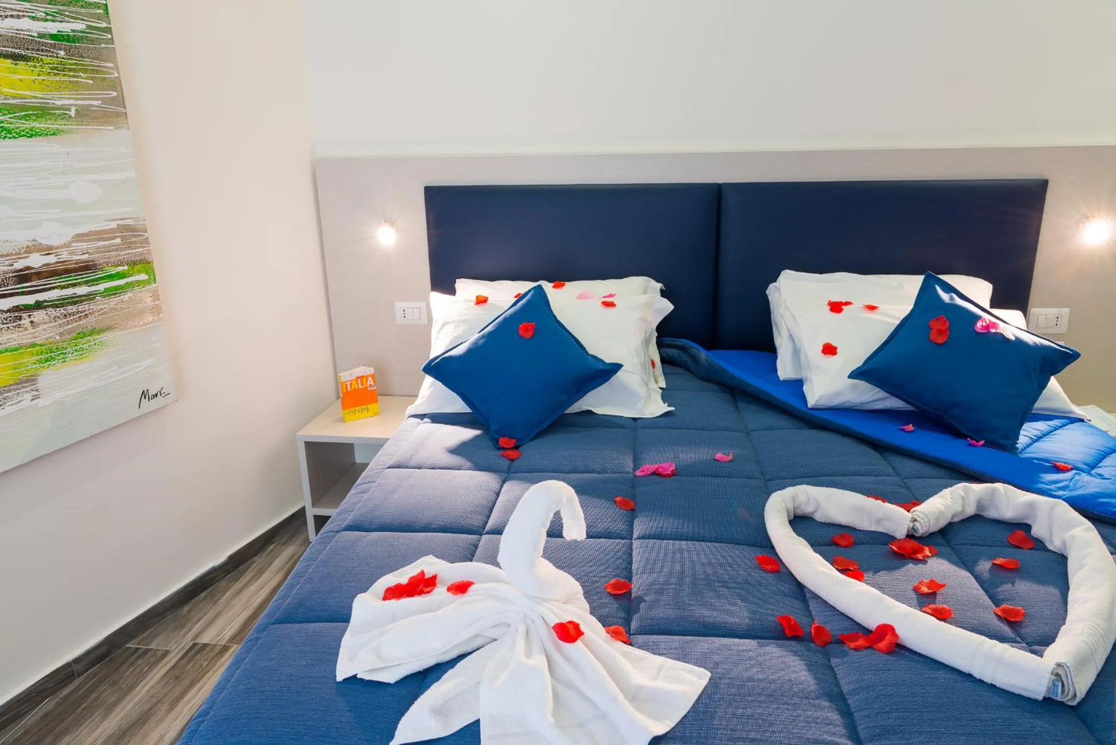 Decorative detail, Bed in Napoli's Gold