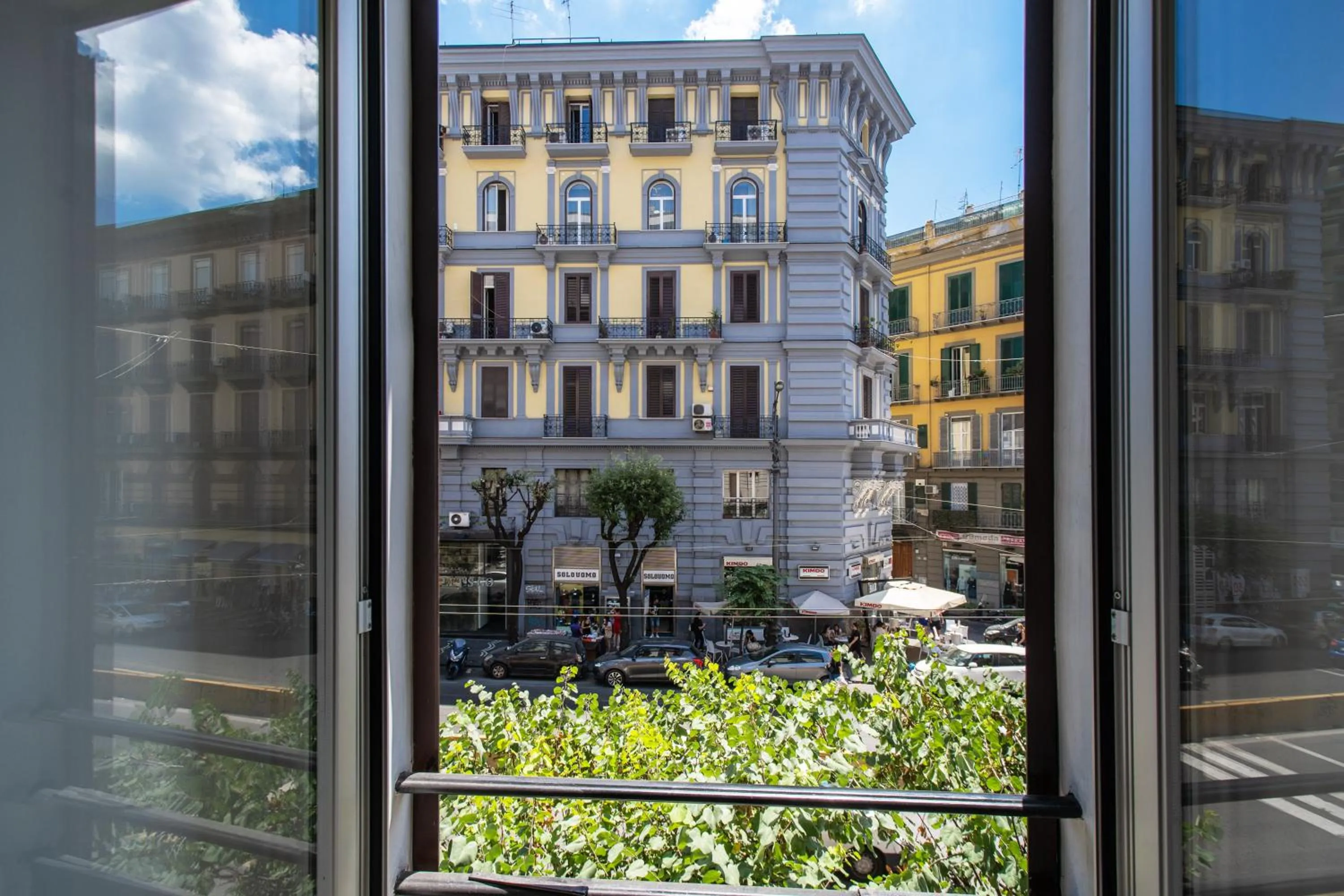 City view in Napoli's Gold