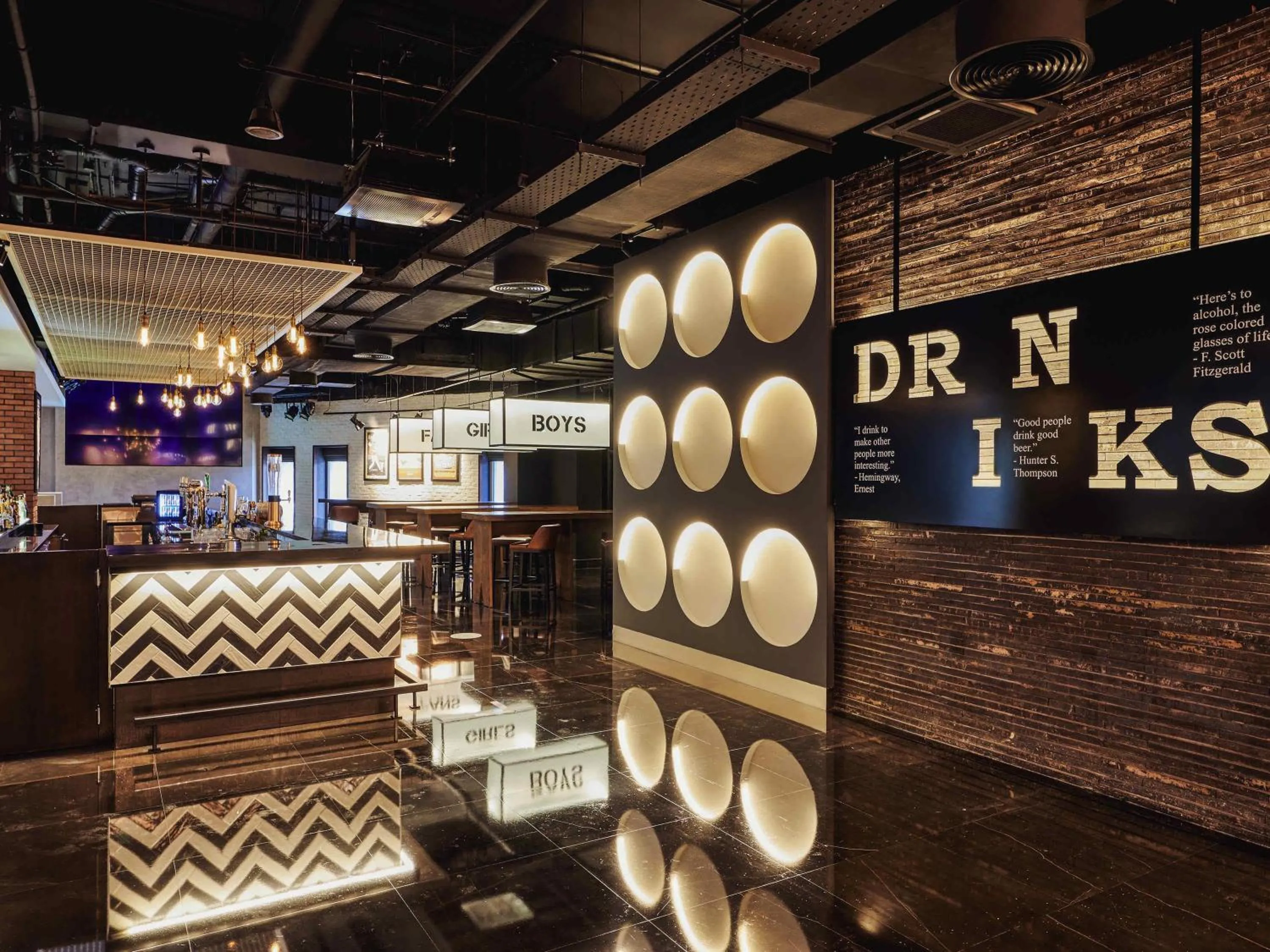 Restaurant/places to eat in Pullman Dubai Creek City Centre