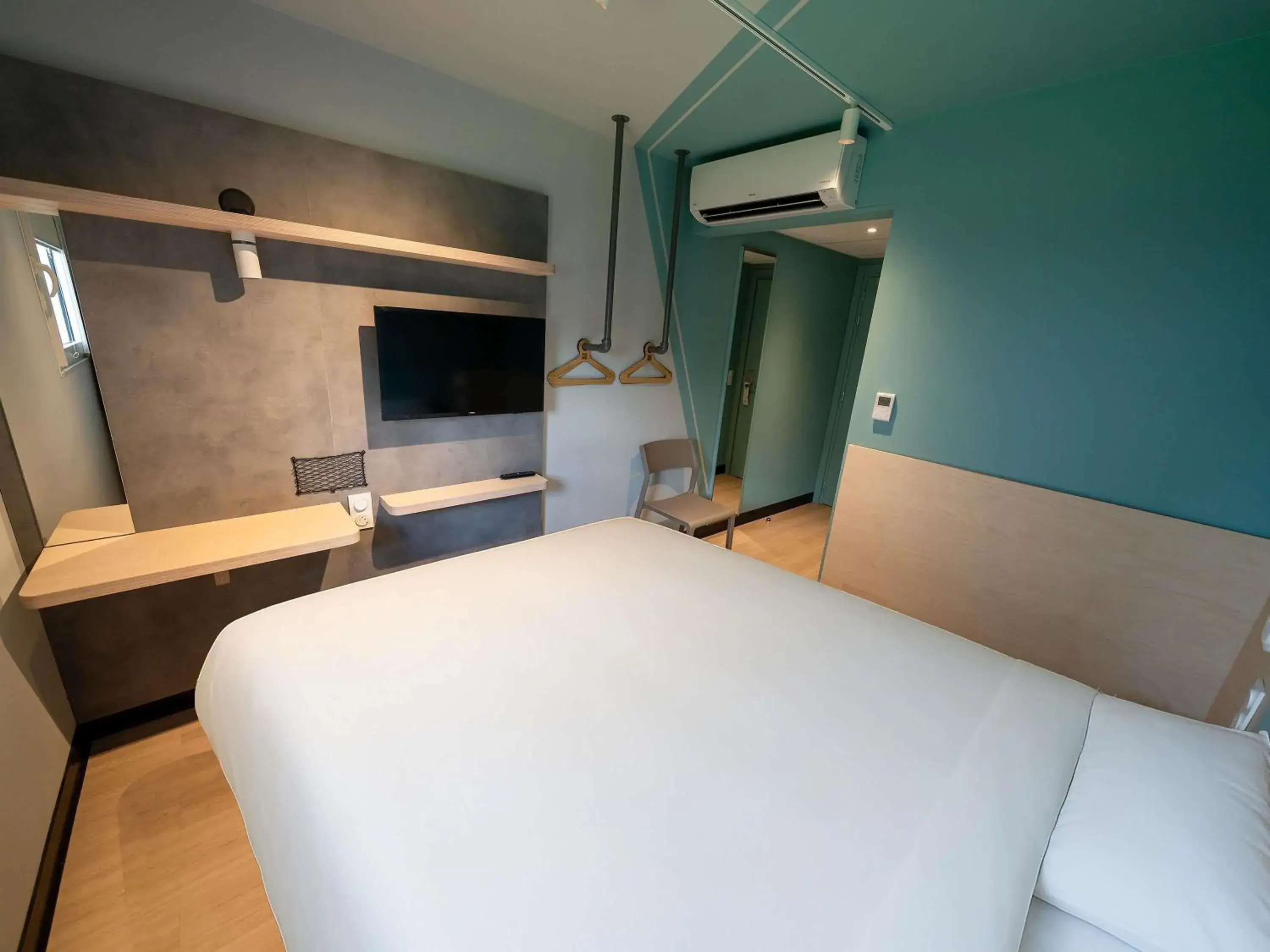 Classic Queen Room - Accessible in Ibis budget Saint-Étienne stade Classic Queen Room - Accessible in Ibis budget Saint-Étienne stade