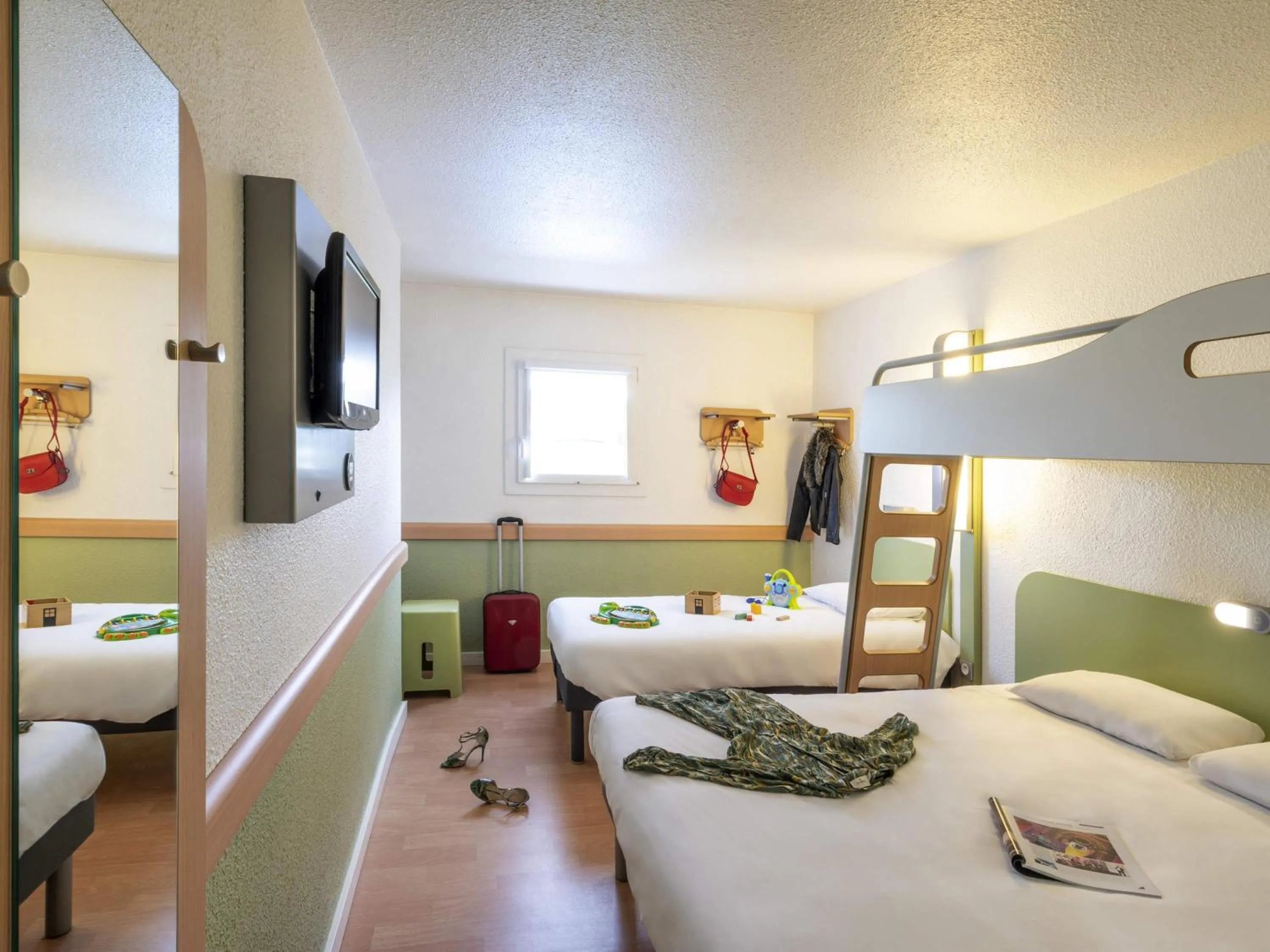 Bedroom, Bed in Ibis budget Saint-Étienne stade