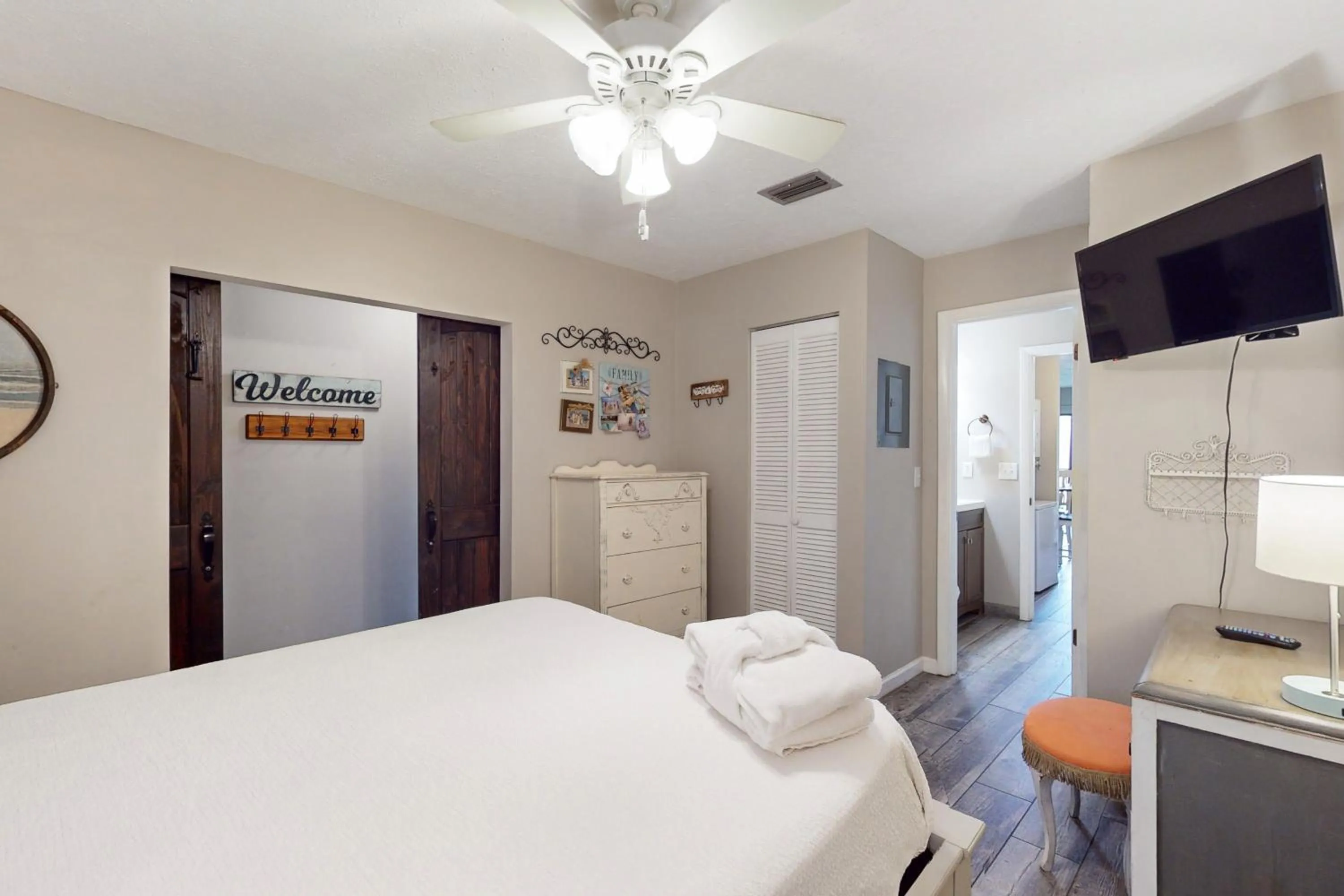 Bed in Polynesian Village - Unit 222