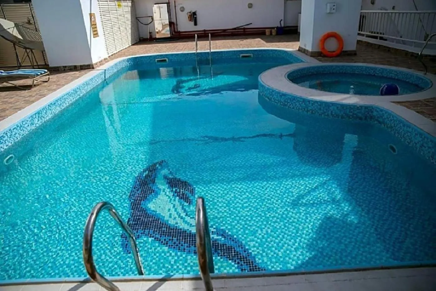 Swimming pool in Versailles by Vieras Hotel