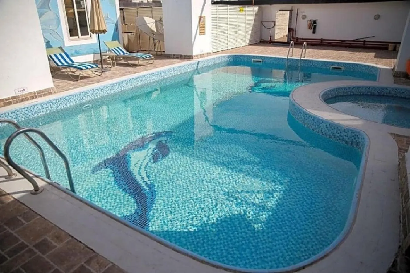 Swimming pool in Versailles by Vieras Hotel