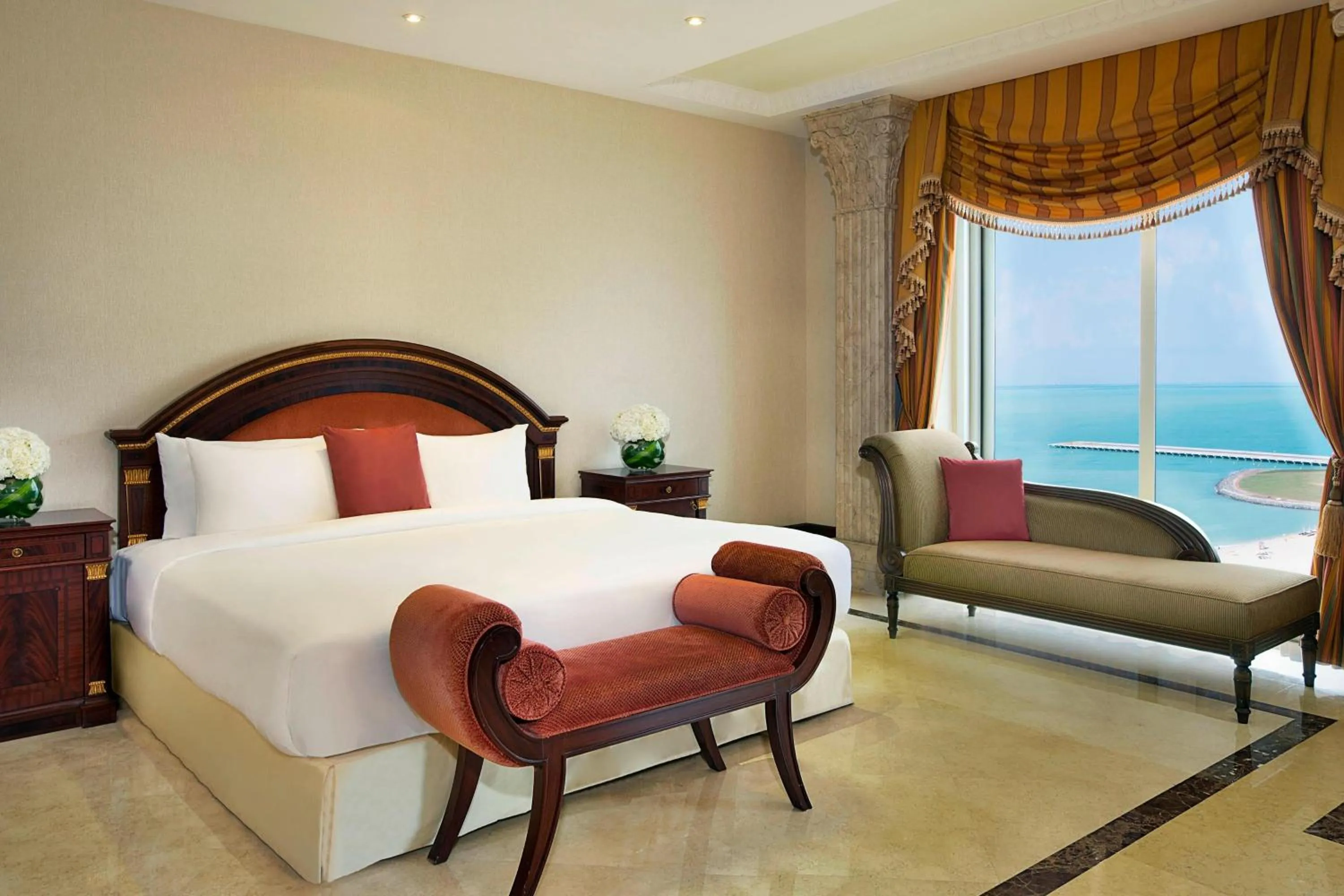 Bedroom, Bed in Al Habtoor Grand Resort, Autograph Collection