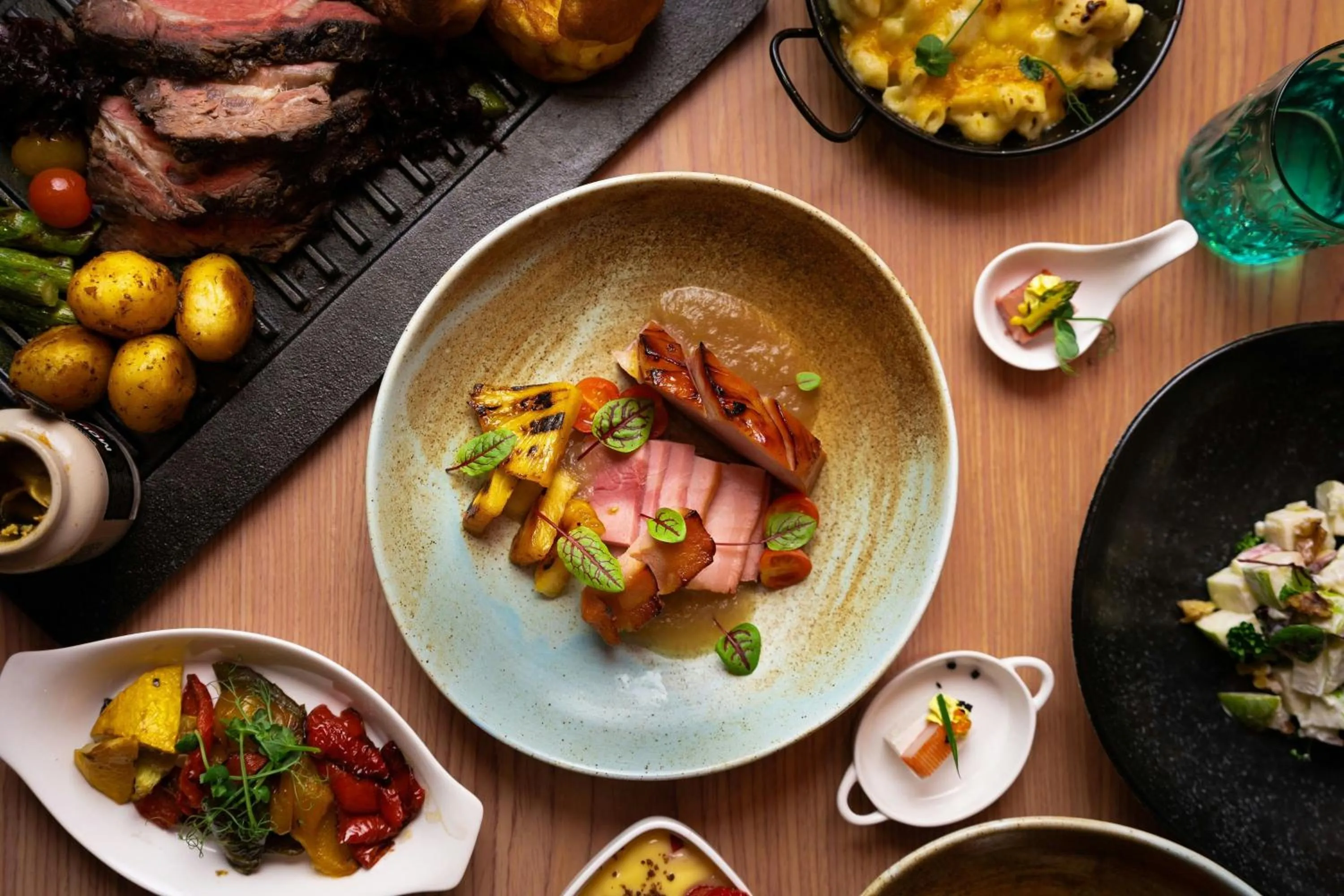 Restaurant/places to eat in Al Habtoor Grand Resort, Autograph Collection