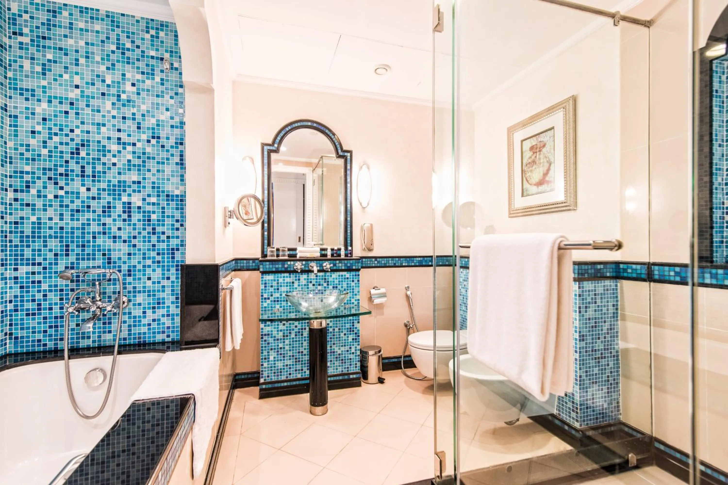 Bathroom, Bed in Al Habtoor Grand Resort, Autograph Collection