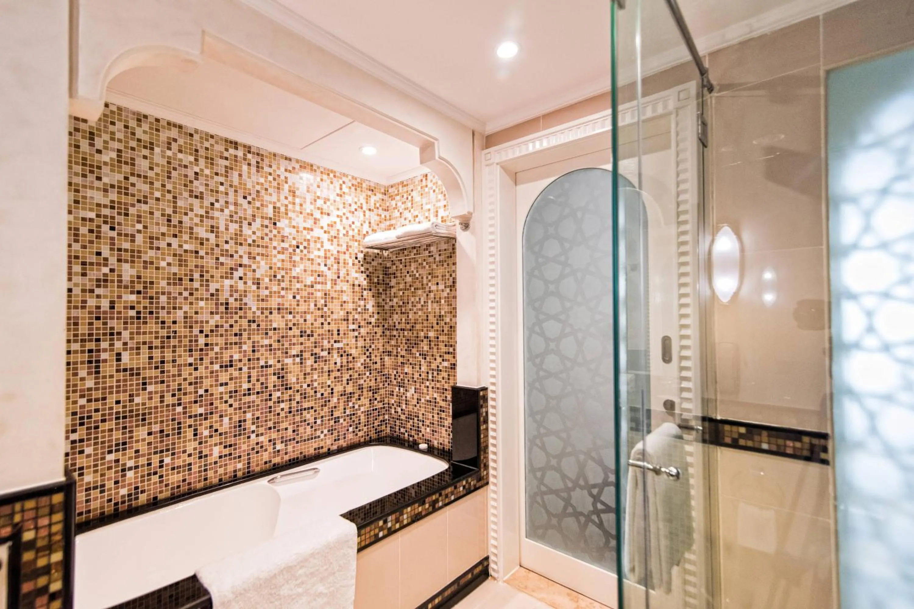 Bathroom in Al Habtoor Grand Resort, Autograph Collection