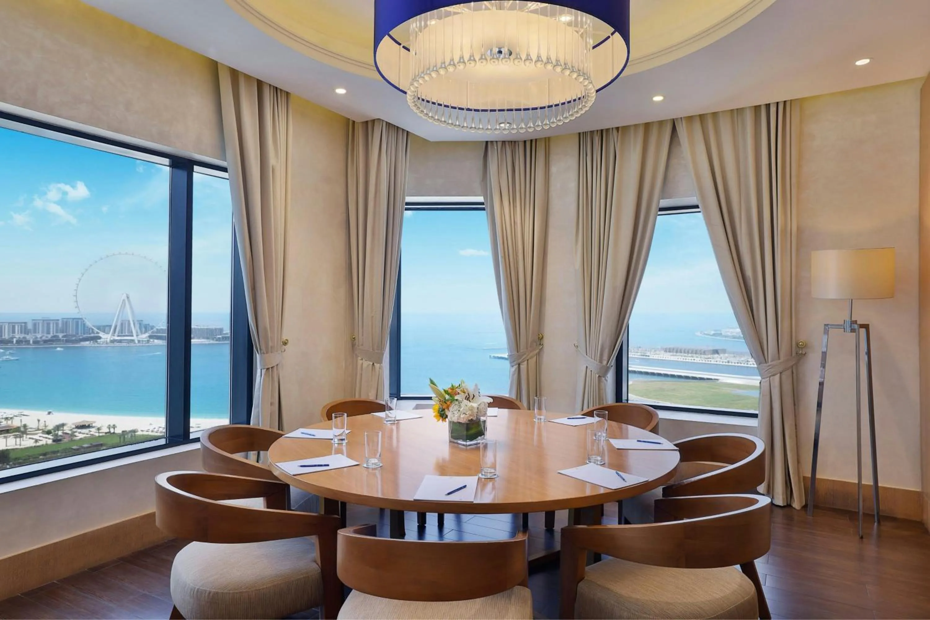 Lounge or bar in Al Habtoor Grand Resort, Autograph Collection