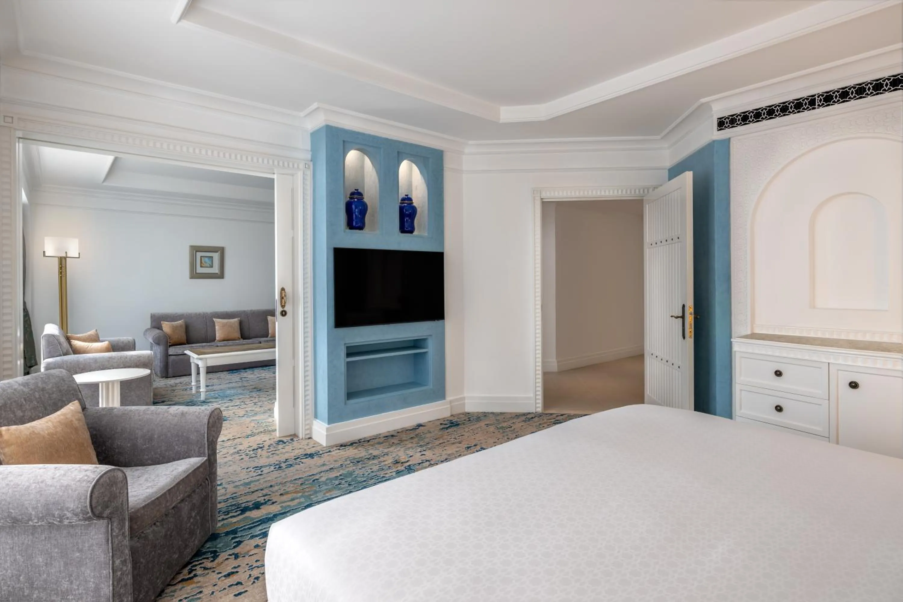 Bedroom, Bed in Al Habtoor Grand Resort, Autograph Collection