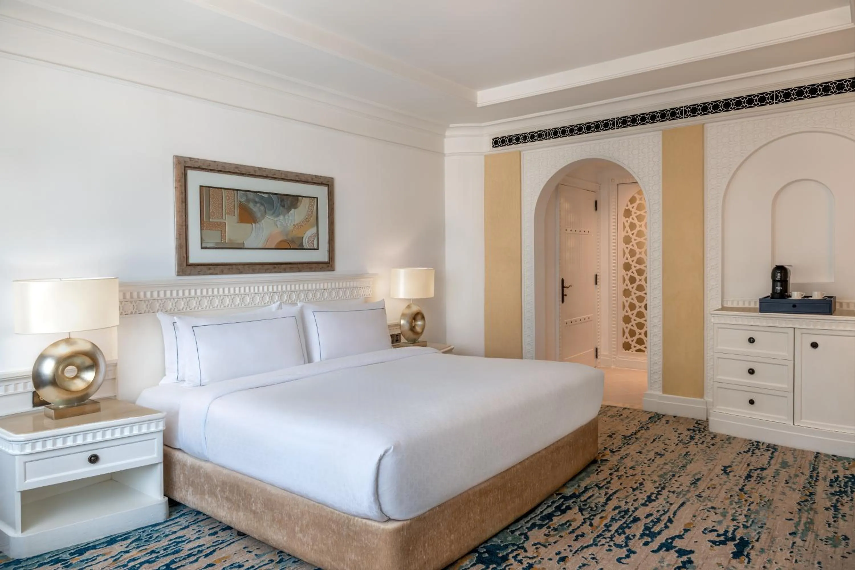 Bedroom, Bed in Al Habtoor Grand Resort, Autograph Collection