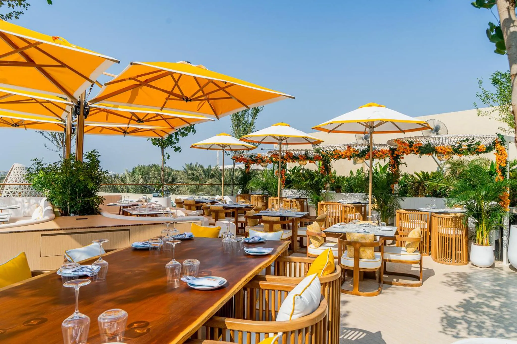 Restaurant/places to eat in Al Habtoor Grand Resort, Autograph Collection