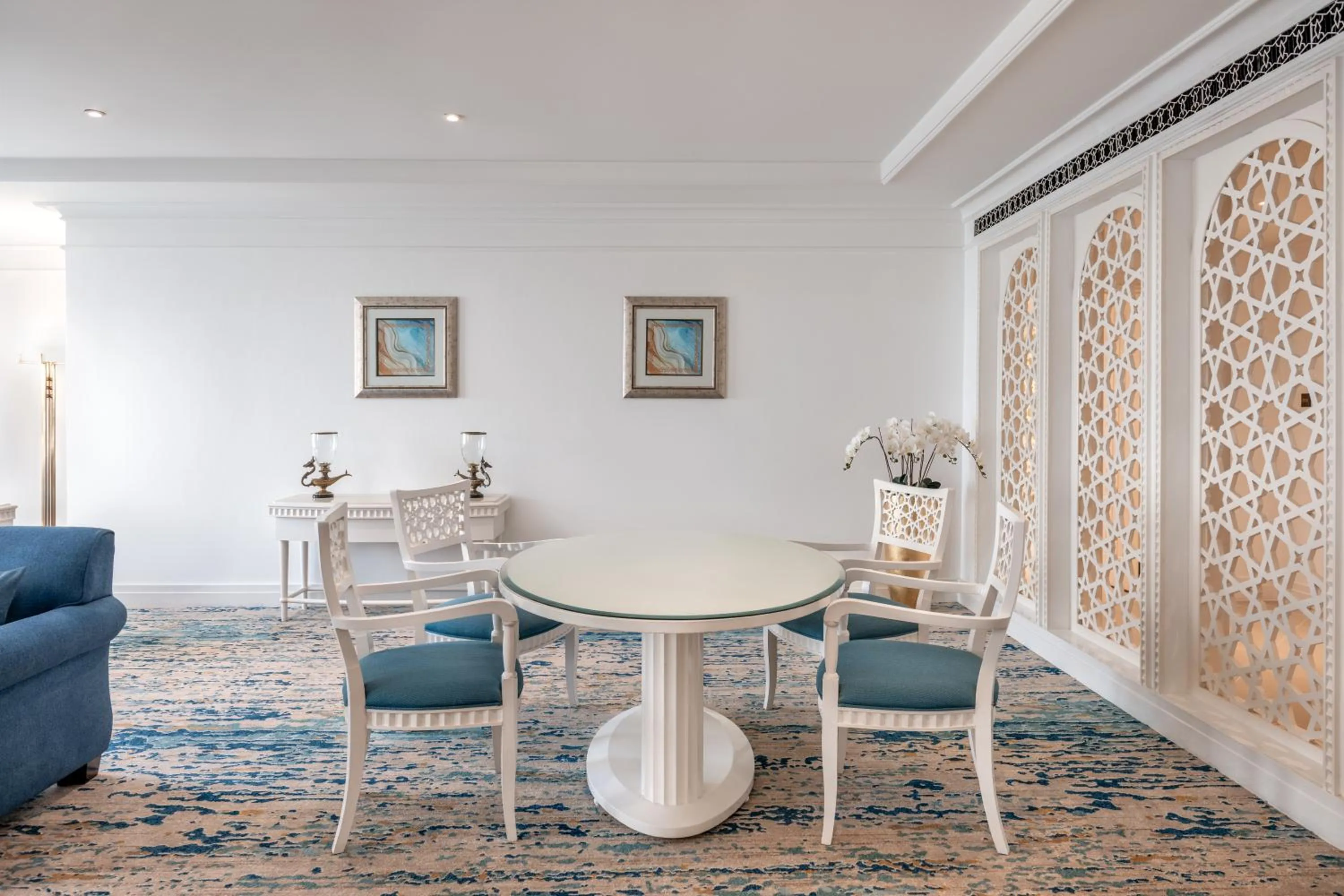 Dining area in Al Habtoor Grand Resort, Autograph Collection