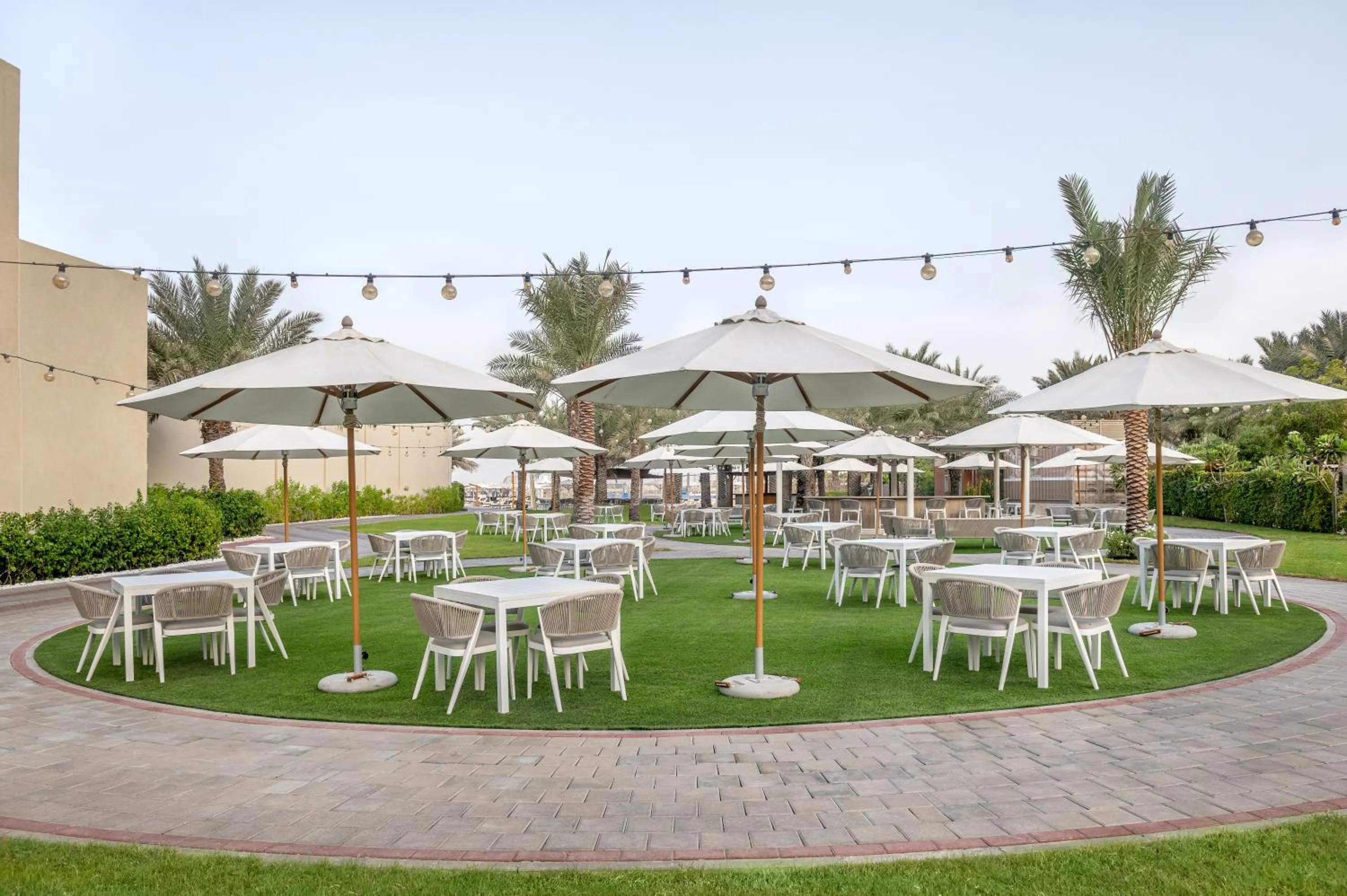 Restaurant/places to eat in Al Habtoor Grand Resort, Autograph Collection