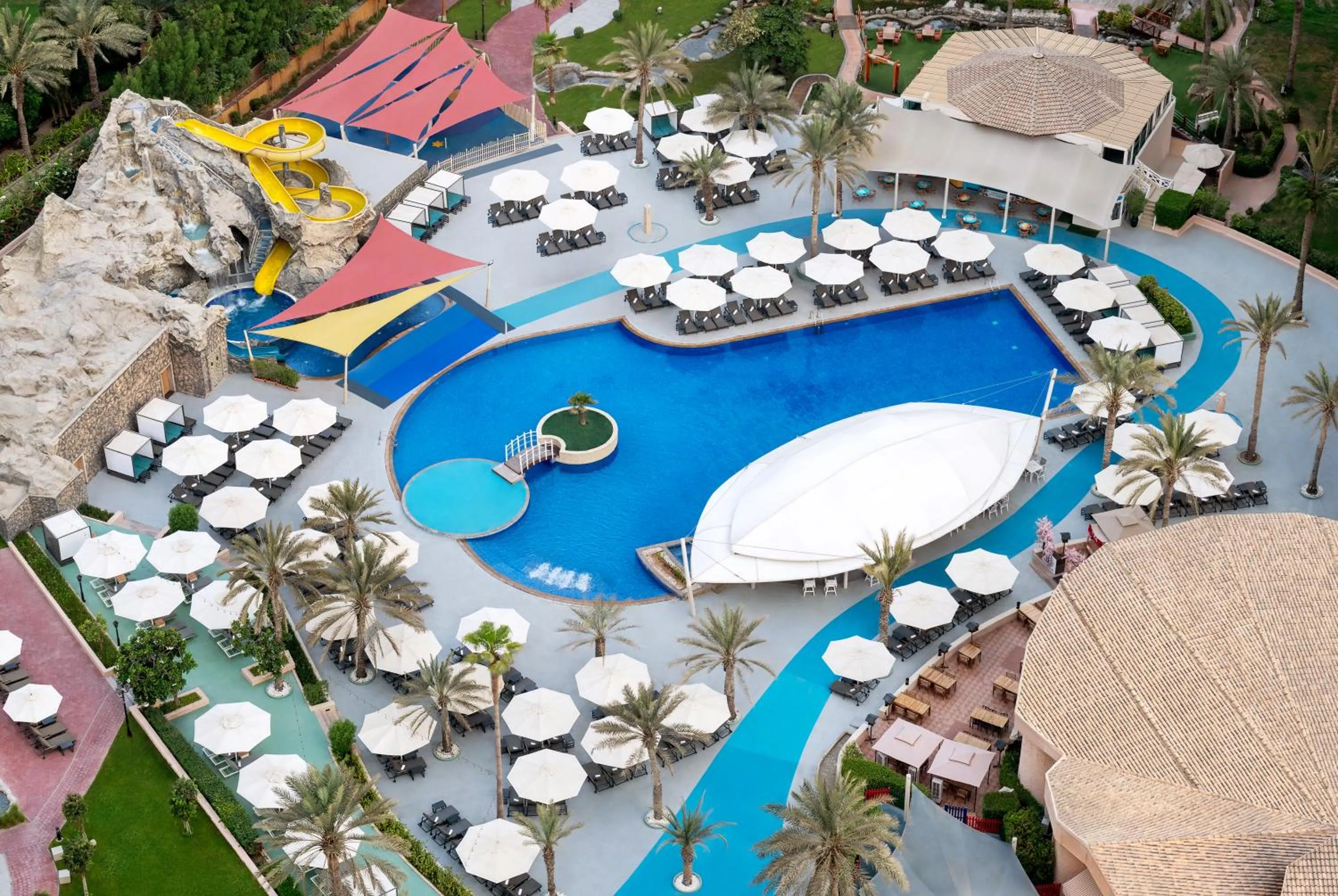 Swimming pool in Al Habtoor Grand Resort, Autograph Collection