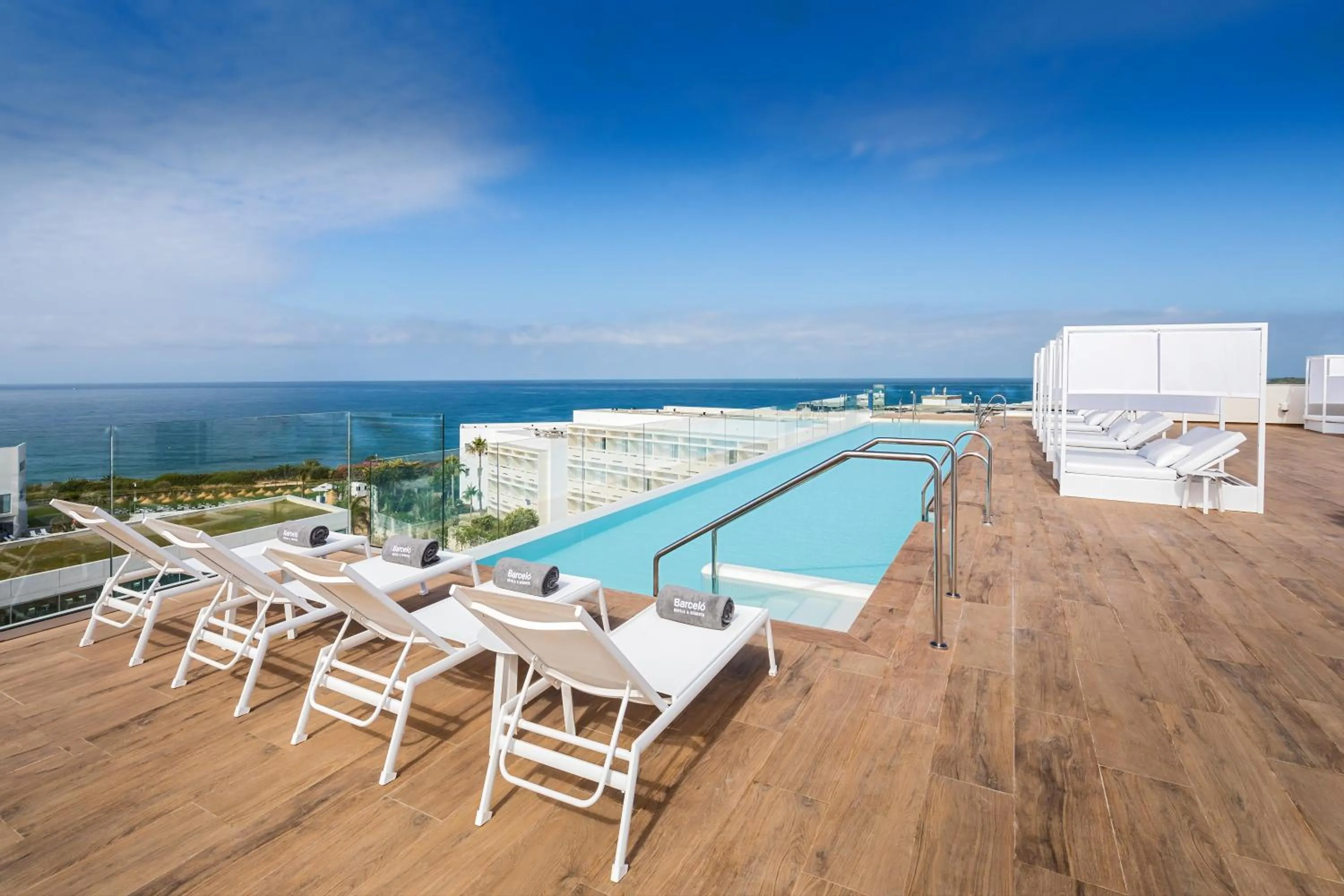 Swimming pool in Barceló Conil Playa - Adults Recommended