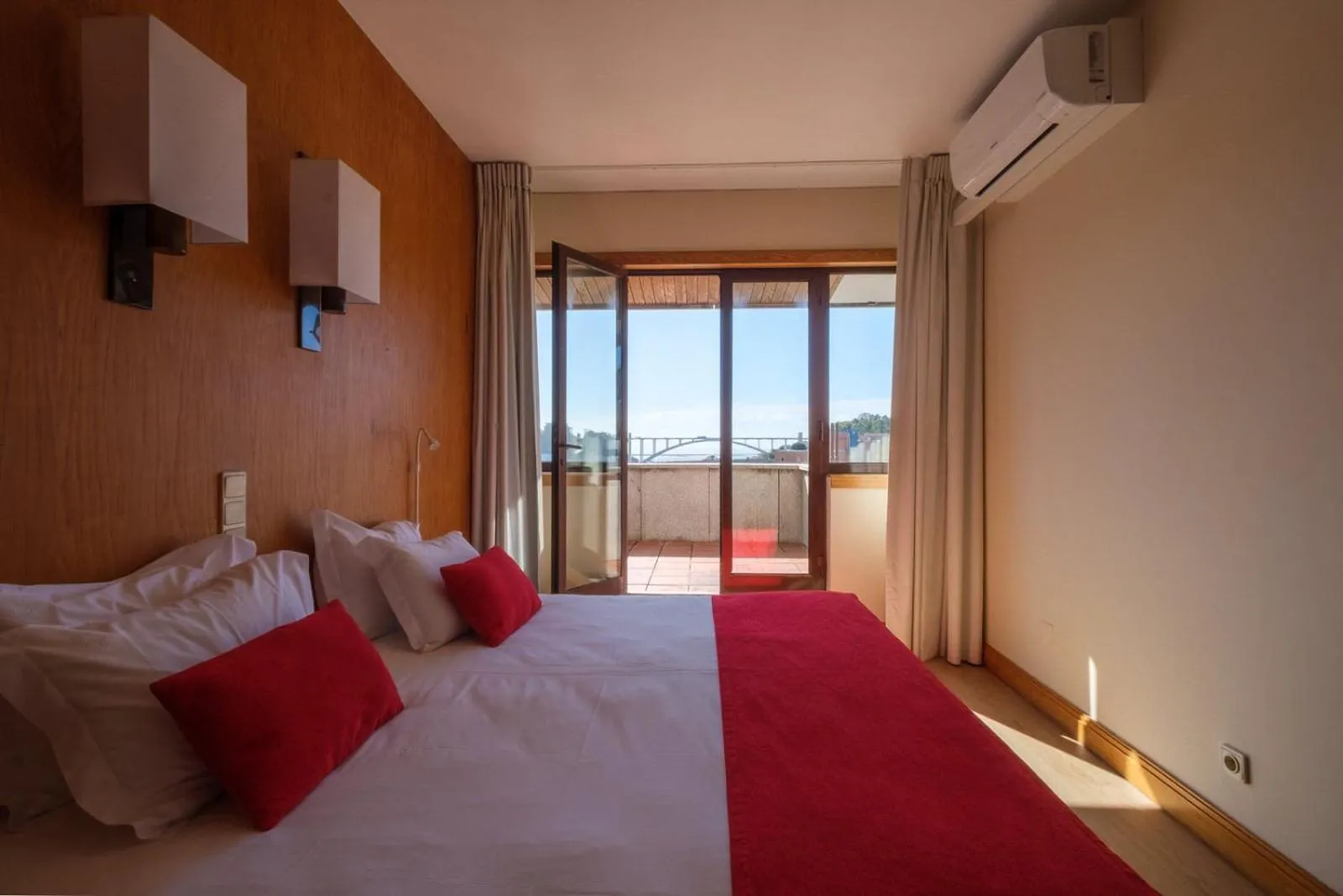 Bedroom, Bed in Vilar Oporto Hotel