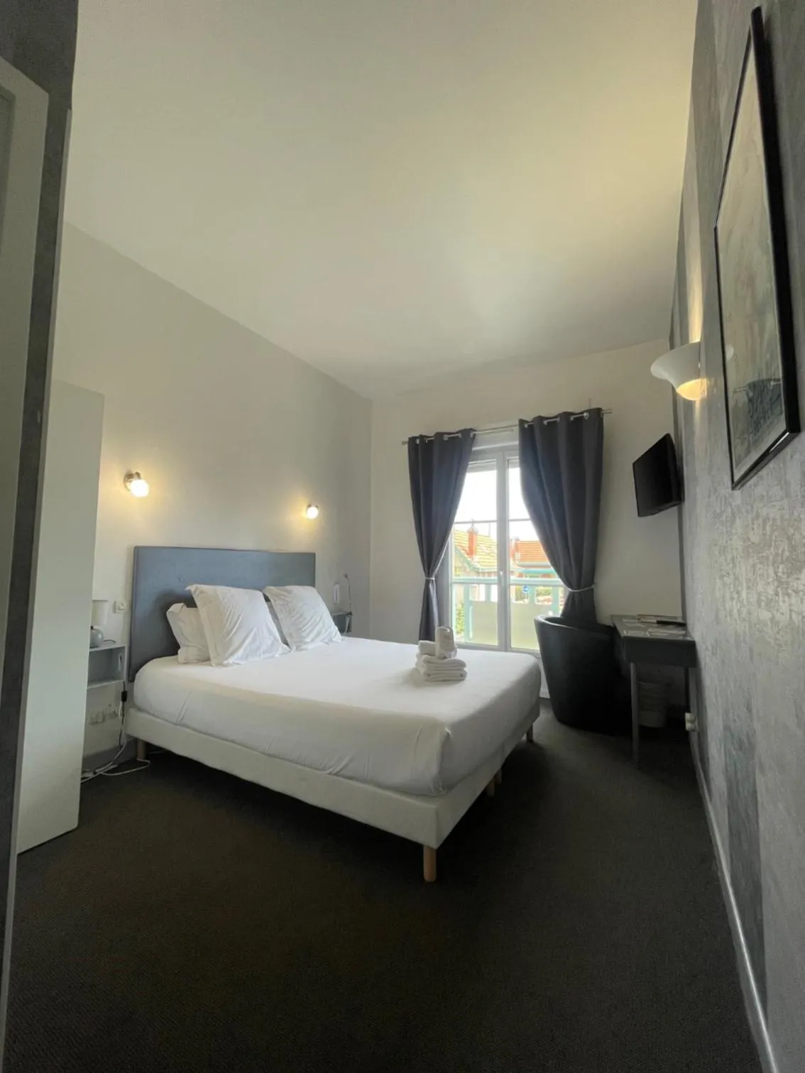 Bedroom in Hôtel Michelet Plage