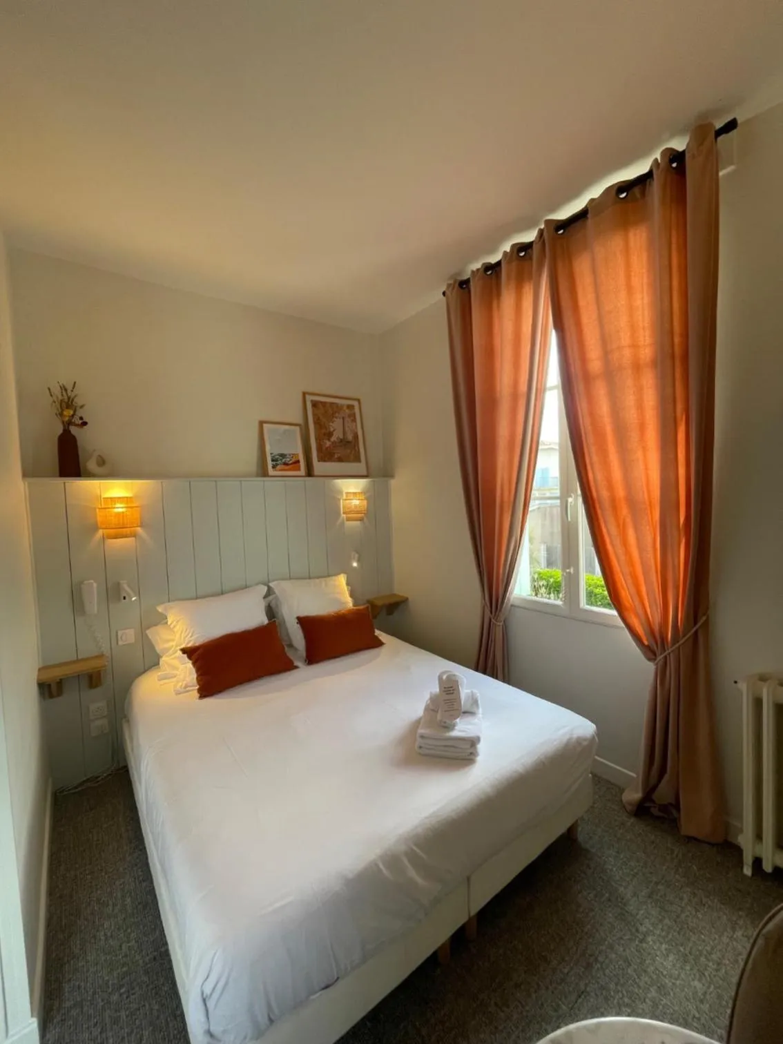 Photo of the whole room in Hôtel Michelet Plage