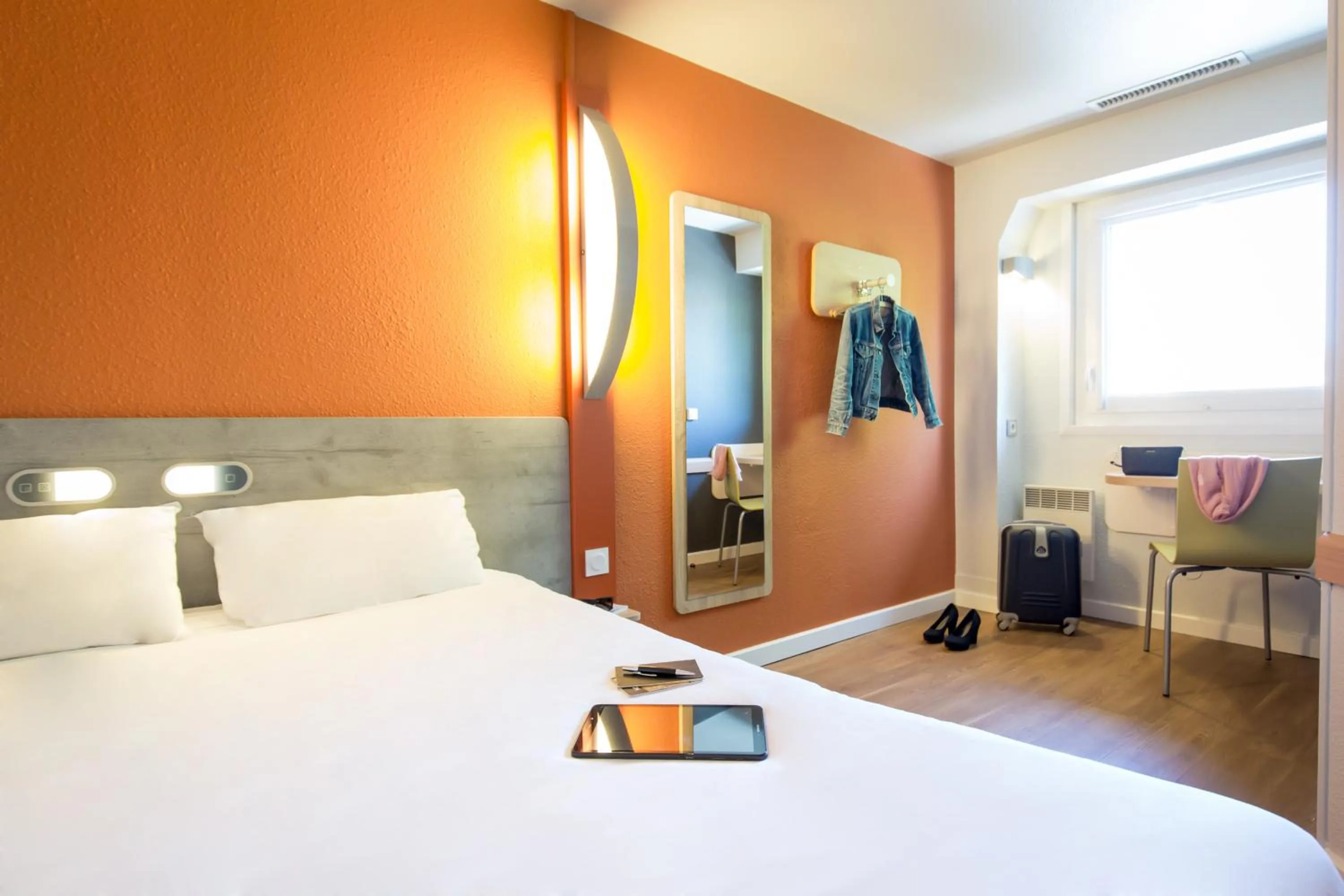 Bedroom, Bed in ibis budget Vienne Sud