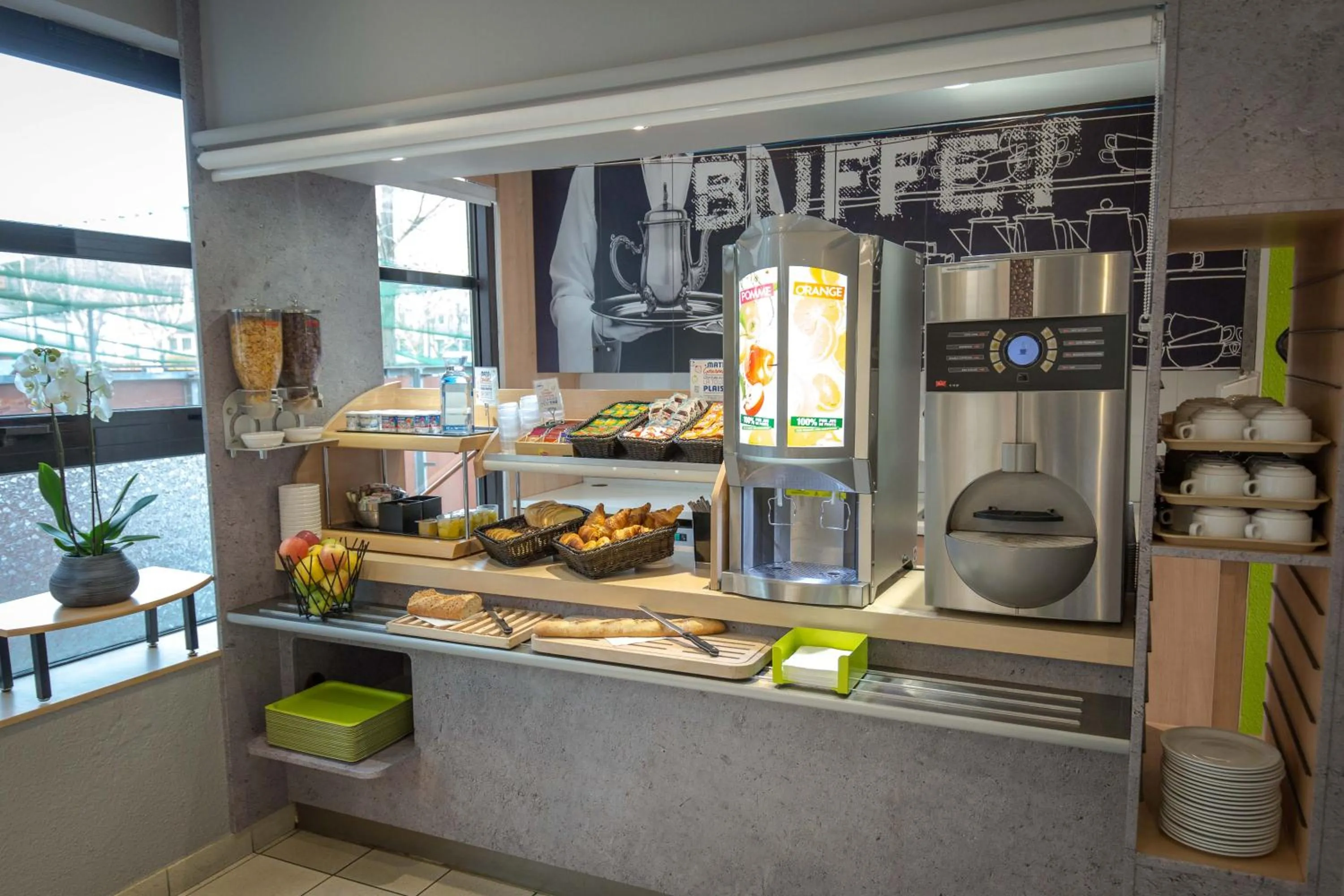 Buffet breakfast in ibis budget Vienne Sud
