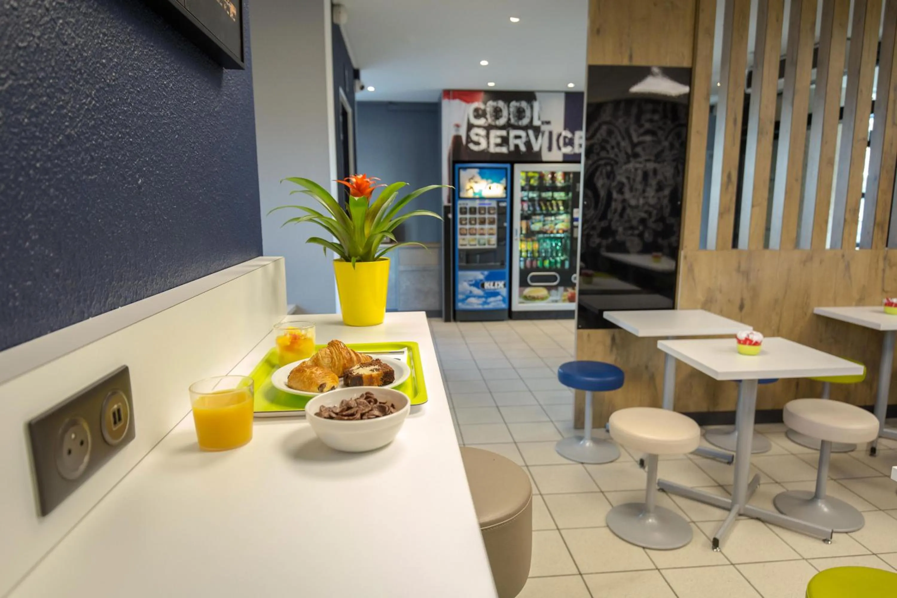 Buffet breakfast in ibis budget Vienne Sud