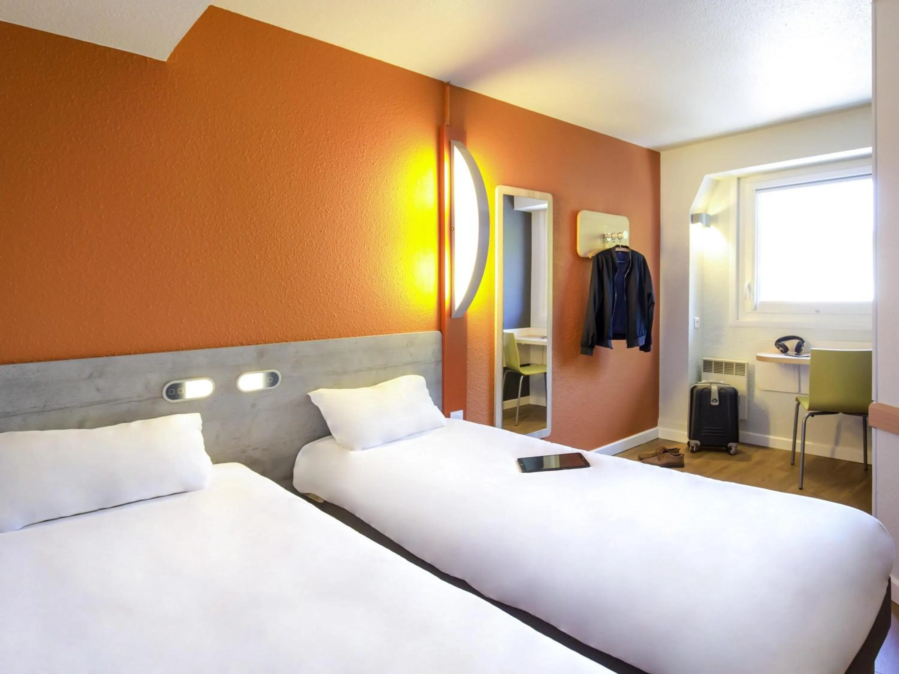 Bedroom, Bed in ibis budget Vienne Sud