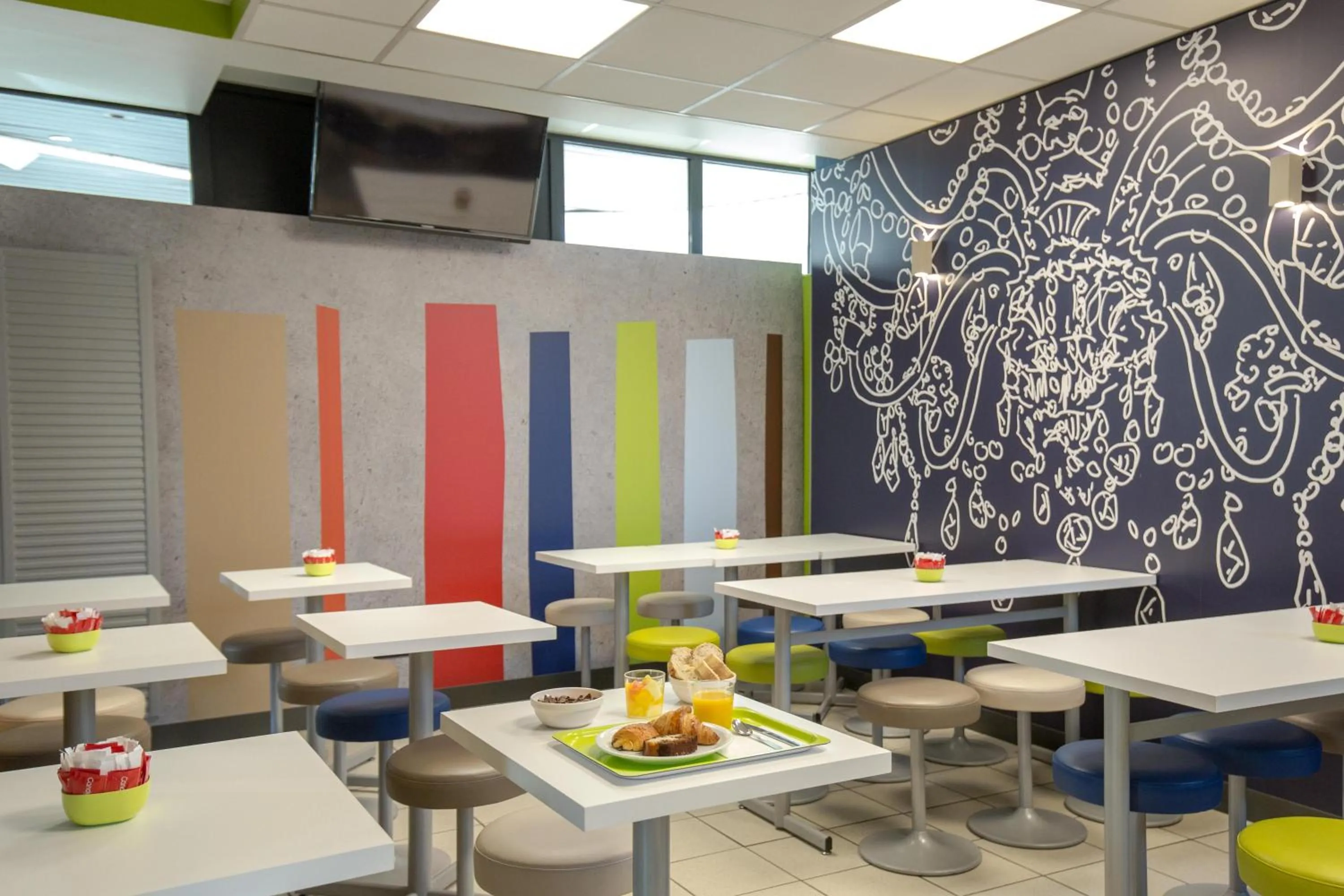 Buffet breakfast in ibis budget Vienne Sud