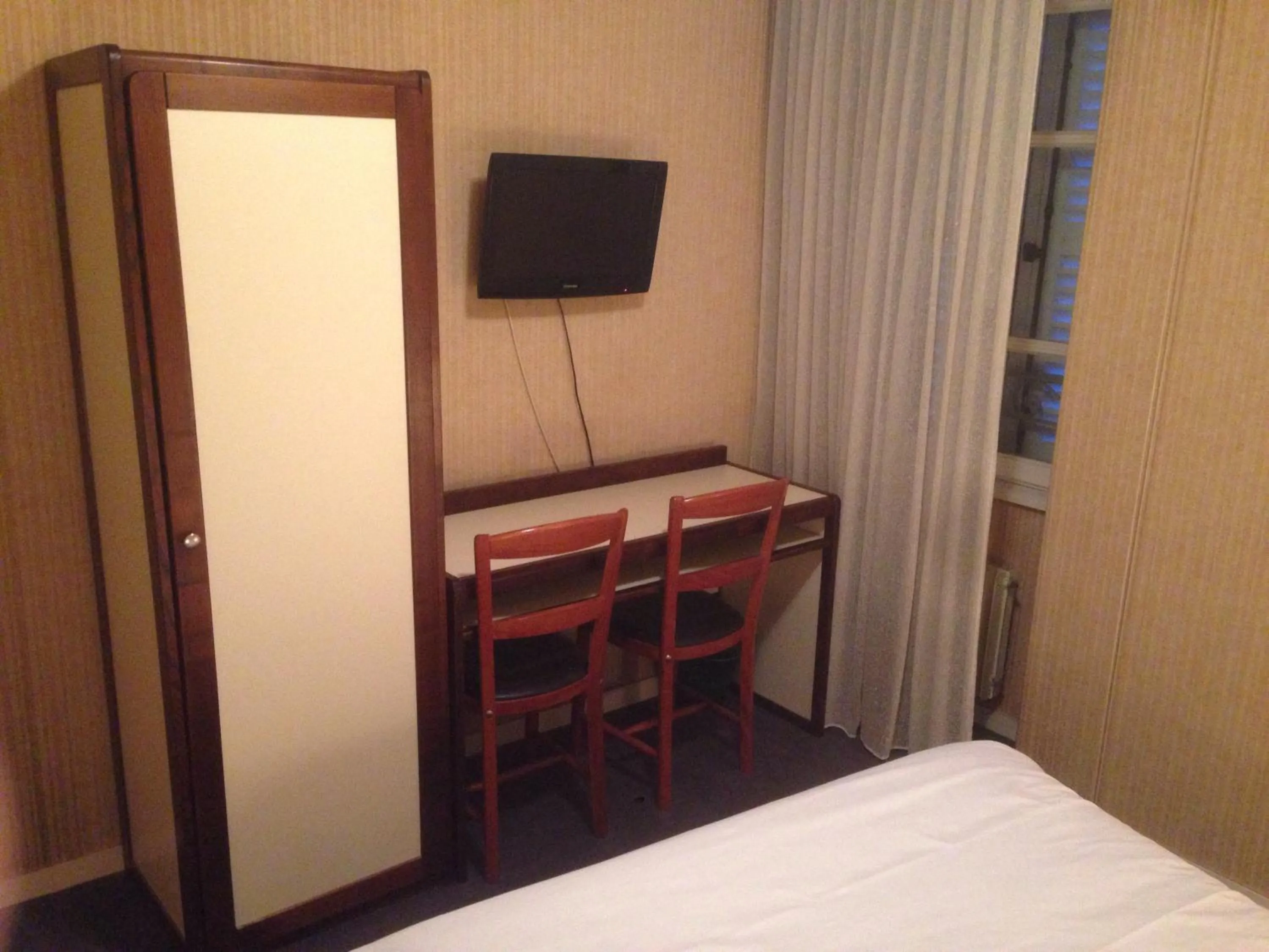 Seating area, Bed in Hotel De L'Abbaye