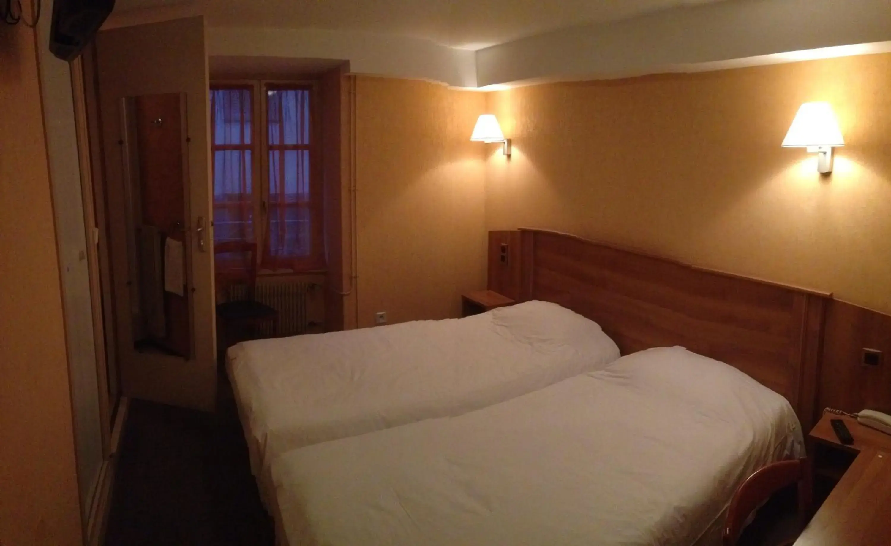 Twin Room in Hotel De L'Abbaye Twin Room in Hotel De L'Abbaye