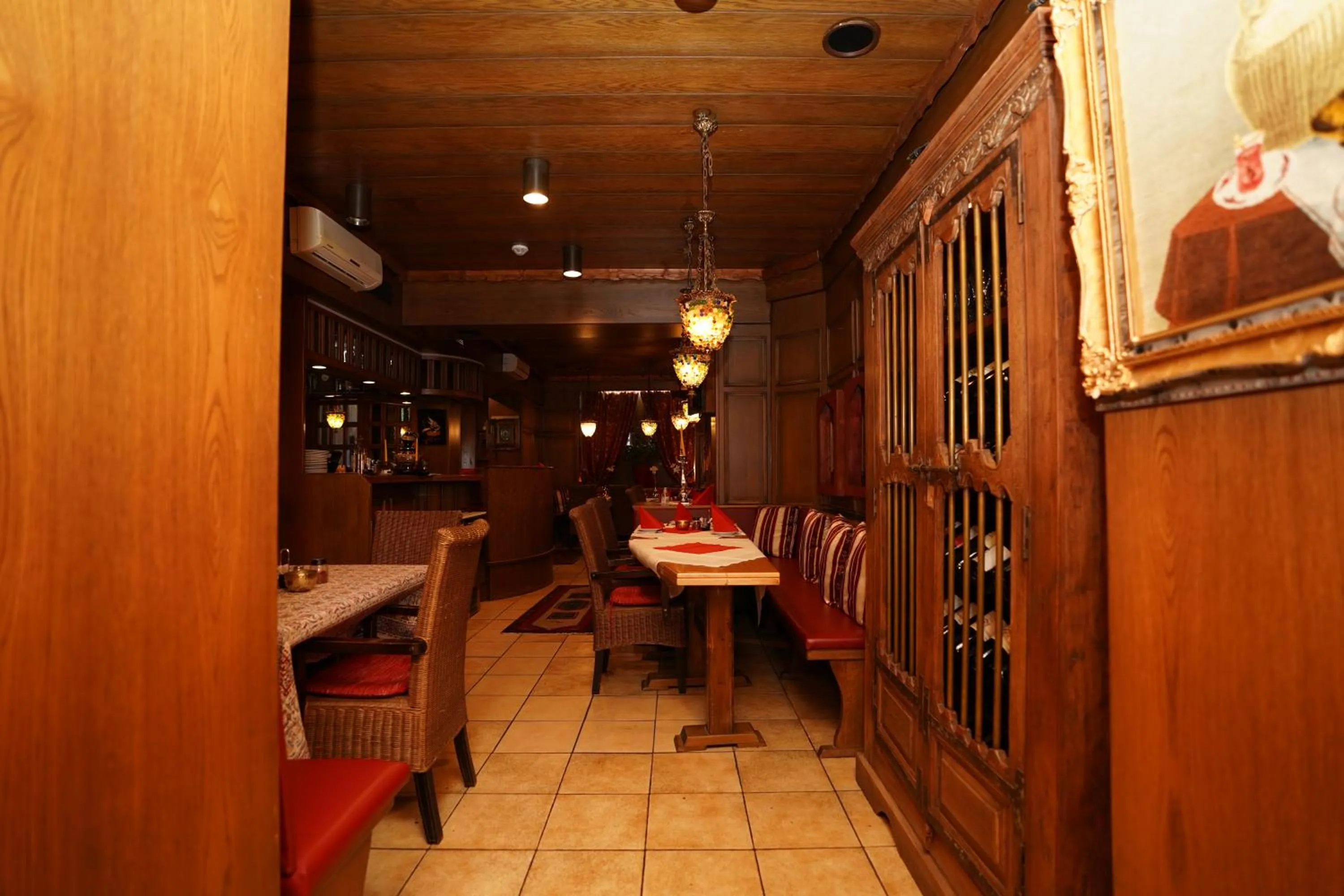 Restaurant/Places to Eat in Hotel Villa Oriental & Restaurant                                               