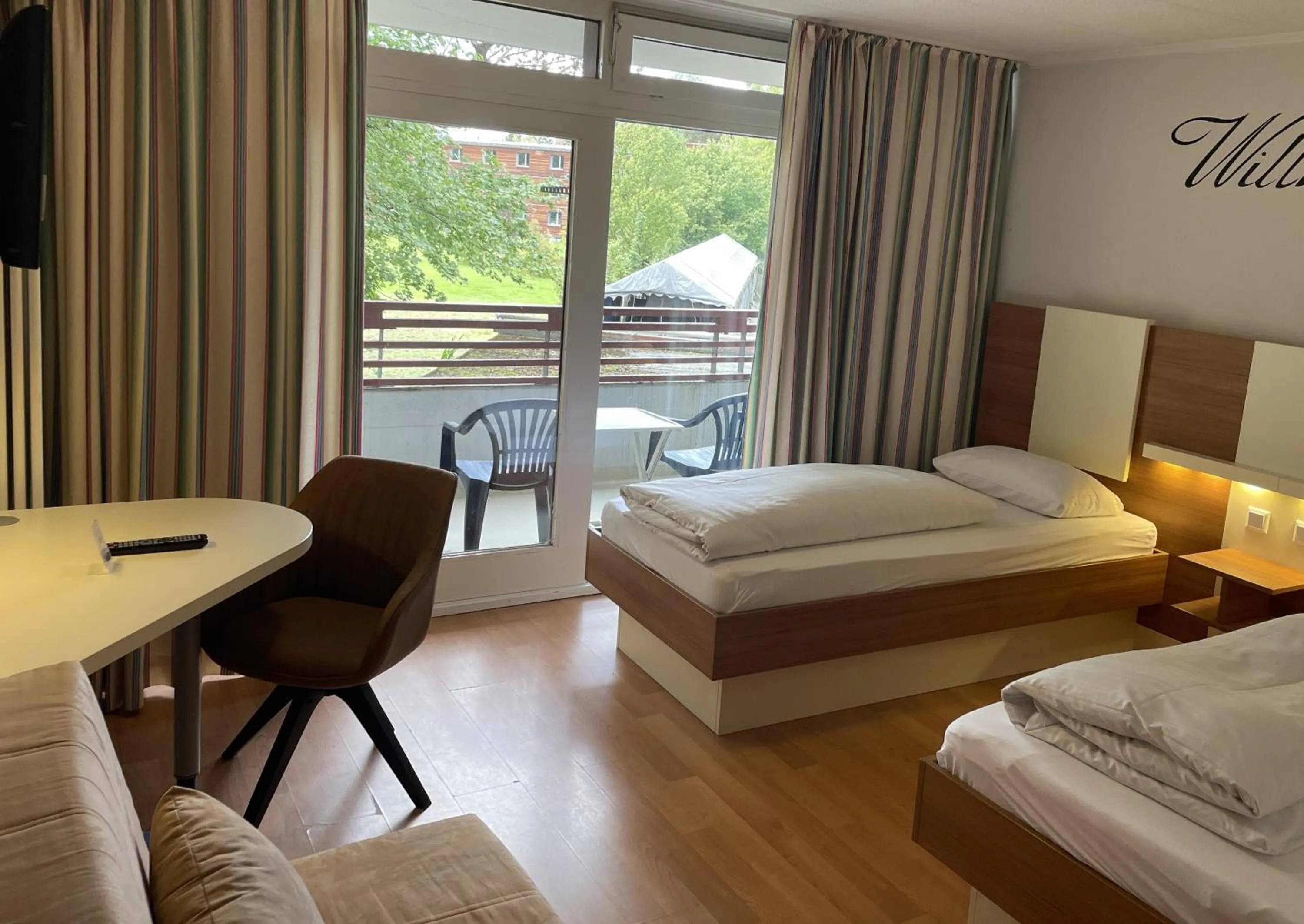 Photo of the whole room, Bed in Central Hotel-Apart München