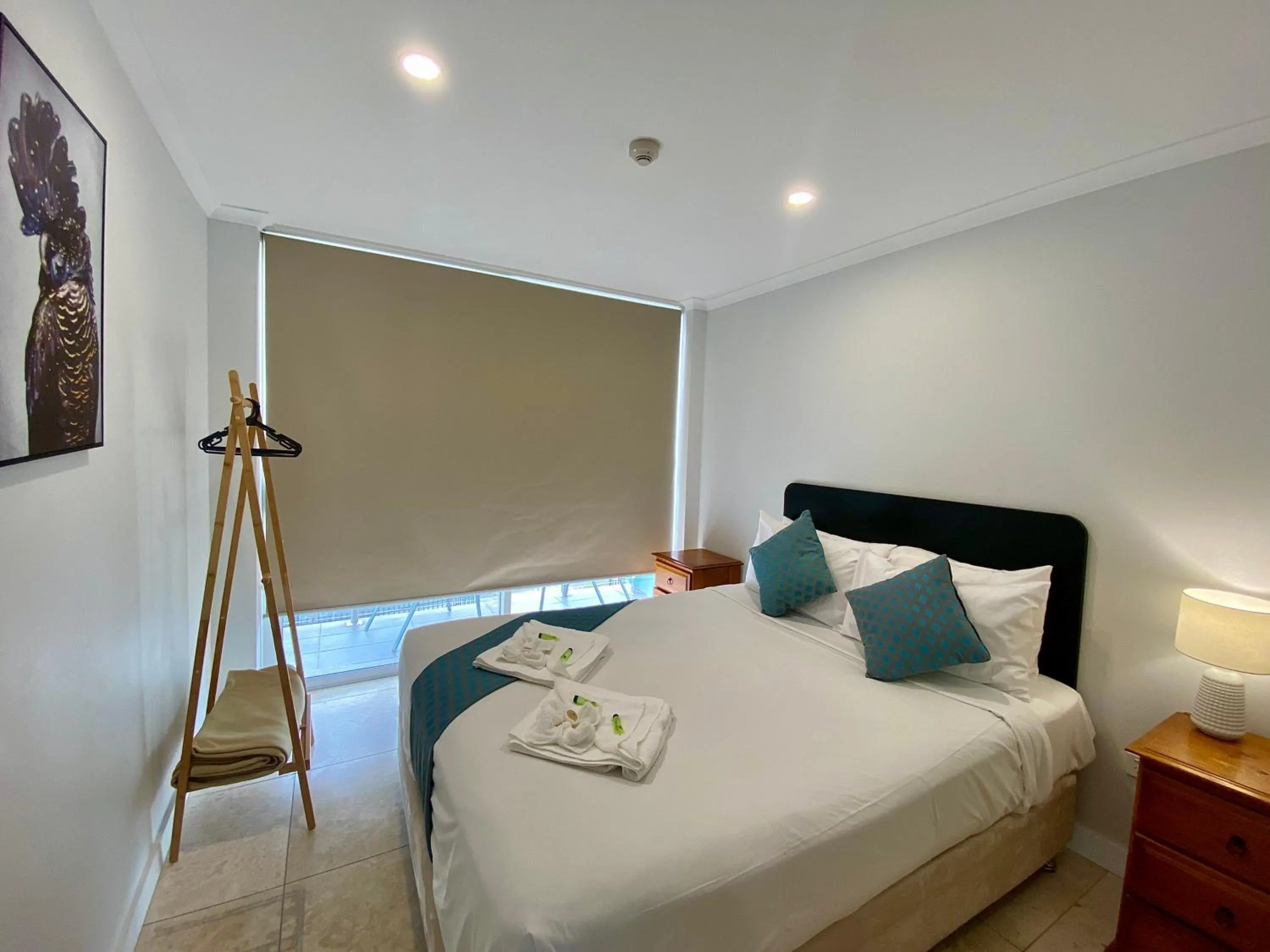 Bedroom, Bed in Lakes Resort Toukley