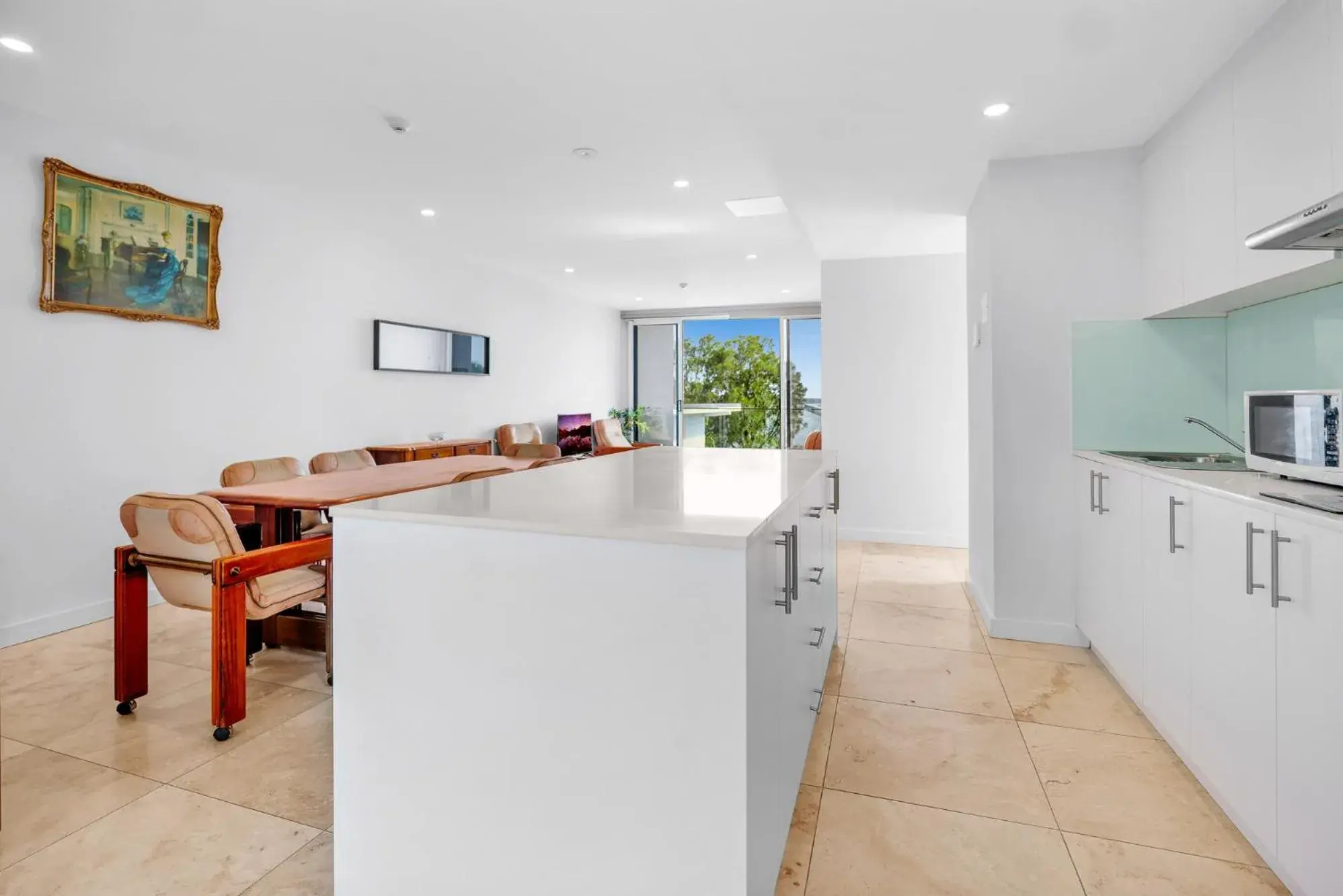 Four-Bedroom Apartment with Lake View in Lakes Resort Toukley Four-Bedroom Apartment with Lake View in Lakes Resort Toukley